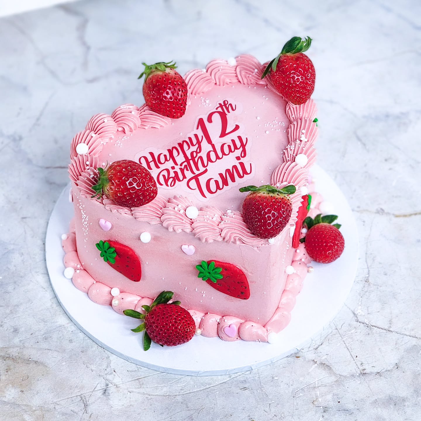 For the love of Strawberries π π°
#strawberrycake #HeartCake #freshstrawberries
#Marlenebakes #12thbirthdaycake