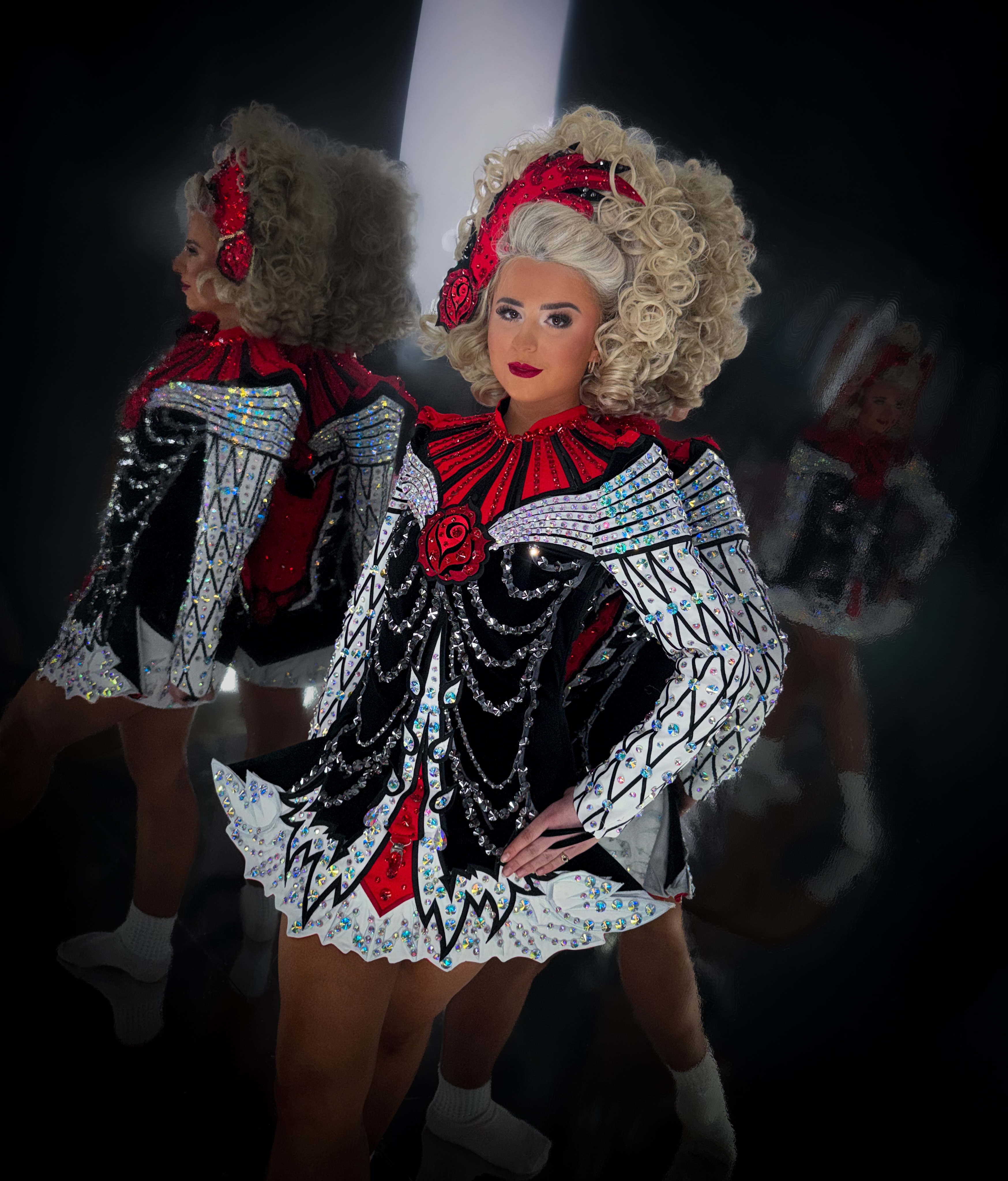 CAITLIN KENYAN🌹
A more bold and striking look for Caitlin this year!!!
We are obsessed with how regal and rich this look is🖤
Best of luck Caitlin✨
#elitedancedesigns #belfastdesigners #irishdancing #elite