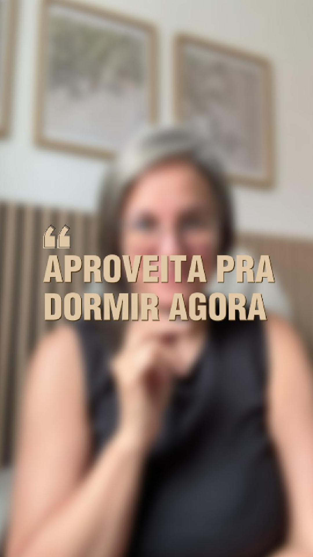 "Aproveita pra dormir agora."
Todo mundo fala que o sono acaba quando o bebê nasce. Ninguém fala que ele pode ser diferente.
Eu ouvi essa frase grávida. E em vez de aceitar, fui buscar o que a ciência dizia sobre o sono do recém-nascido. O que eu encontrei mudou completamente a forma como eu encarei os primeiros meses da maternidade.
O sono do recém-nascido é imaturo, fragmentado e profundamente influenciado pelo ambiente. Mas ele responde. Ele responde à luz, ao ritmo, ao ritual, à leitura dos sinais. Ele responde quando você entende a linguagem dele, não quando você torce para ter sorte.
A privação de sono severa não é uma certeza da maternidade. Em muitos casos, é uma consequência da falta de informação certa, no momento certo.
Se você não quer aceitar a privação de sono como parte obrigatória da maternidade, o link está na bio. 🤍
Me conta: essa frase também te causou medo?
Fonte: Mindell et al., 2009.
#sonoinfantil #sonodobebe #recemnascido #habitosdesono #linguagemdosono