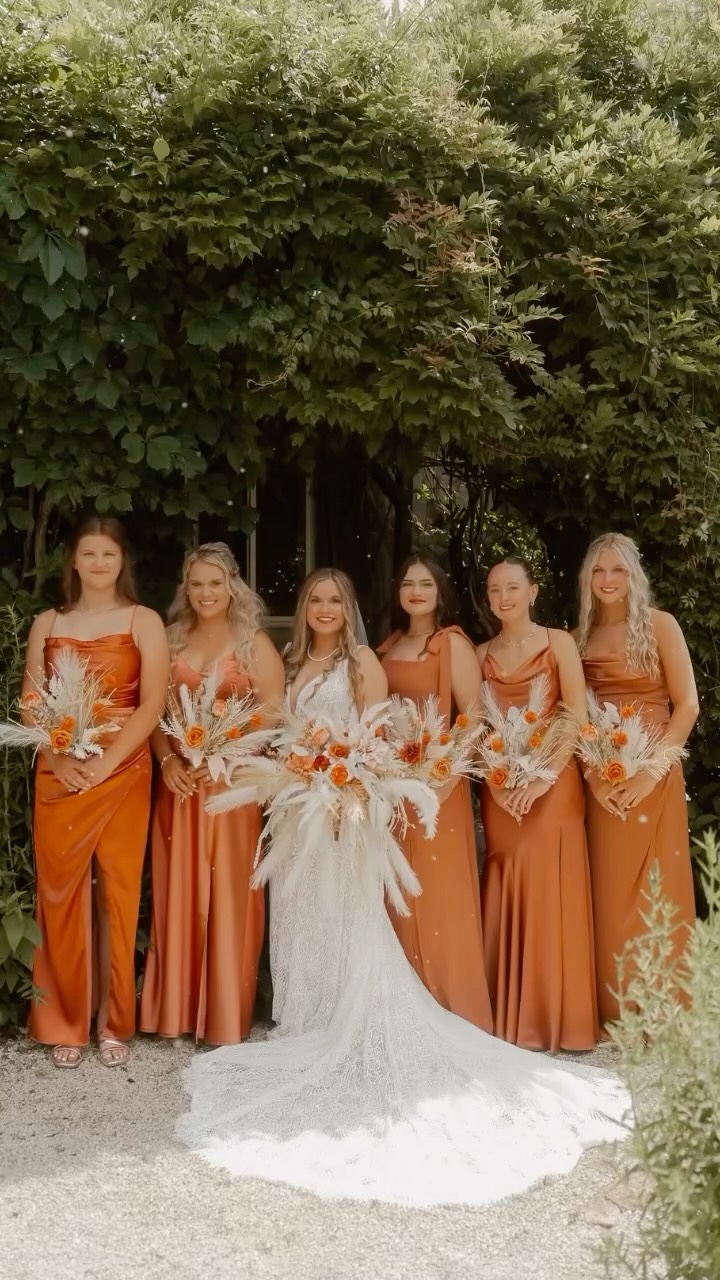 More beautiful shots from Kylie & Ryan’s special day 💍✨
——
#wedding #weddingphoto #weddingday #mophotographer #midwestmoment #weddingphotography #love #lovereels #bride #groom #bridesmaid #weddingportrait #como #sony