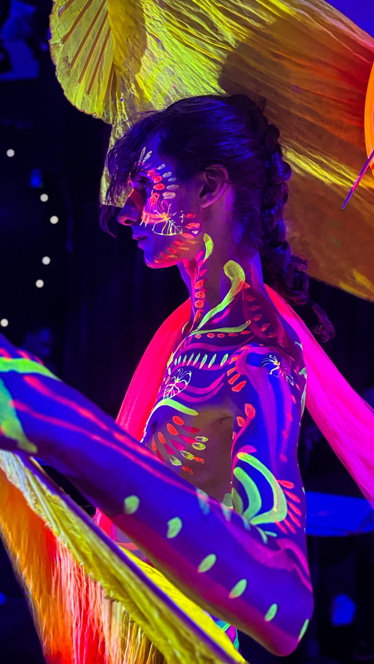 Last week at @toulouse.london , we had the pleasure of drawing the incredible @gabrielg_bonet — an amazing dancer whose energy, movement, and expressive poses made for such a fun and inspiring session!
We’re back at Toulouse Lautrec on 20th June with two glowing Neon Naked Life Drawing classes:
• 1:30pm – 3:00pm• 3:30pm – 5:00pm
✨ All art materials provided✨ Perfect for beginners✨ Short, relaxed poses✨ Professional life model✨ Everything glows under UV light!
Come and create vibrant neon artwork in a unique atmosphere filled with colour, music, and creativity.
Book now: www.neonnaked.com
#NeonNakedLifeDrawing #LifeDrawingLondon #UVArt #LondonEvents #CreativeLondon