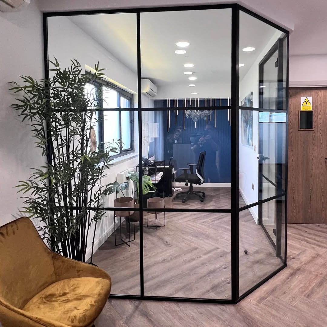Our glass partitions and doors let light flow through your commercial space but still allow privacy.
See our gallery for design inspiration or get in touch to find out more about the solutions we offer 👉 link in bio