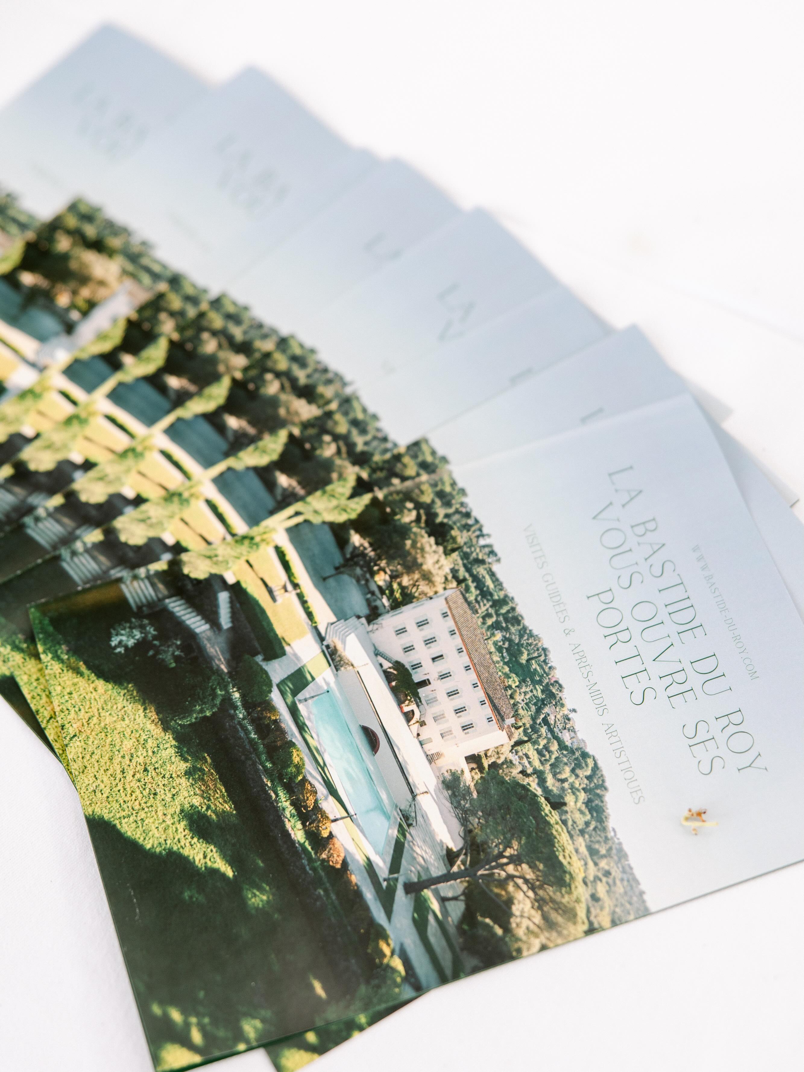 ✨ Retour en images sur notre soirée d’inauguration du 4 juin ✨
Quel plaisir d’avoir partagé ce moment avec vous à la Bastide du Roy !
Nous adressons nos plus sincères remerciements à tous les participants qui ont répondu présents et contribué à faire de cette soirée un si beau succès. Votre curiosité, votre enthousiasme et vos échanges ont donné vie à cette première édition.
Un immense merci également à l’ensemble des prestataires partenaires qui nous ont accompagnés avec talent, passion et professionnalisme. Grâce à leur engagement, cette soirée a été à la hauteur de ce lieu d’exception.
Nous sommes ravis d’avoir pu inaugurer nos visites guidées et après-midis artistiques dans une ambiance aussi chaleureuse et conviviale.
Merci à tous pour votre présence et votre confiance. Nous avons déjà hâte de vous retrouver à la Bastide du Roy pour de nouveaux moments de découverte et de partage. 🌿✨