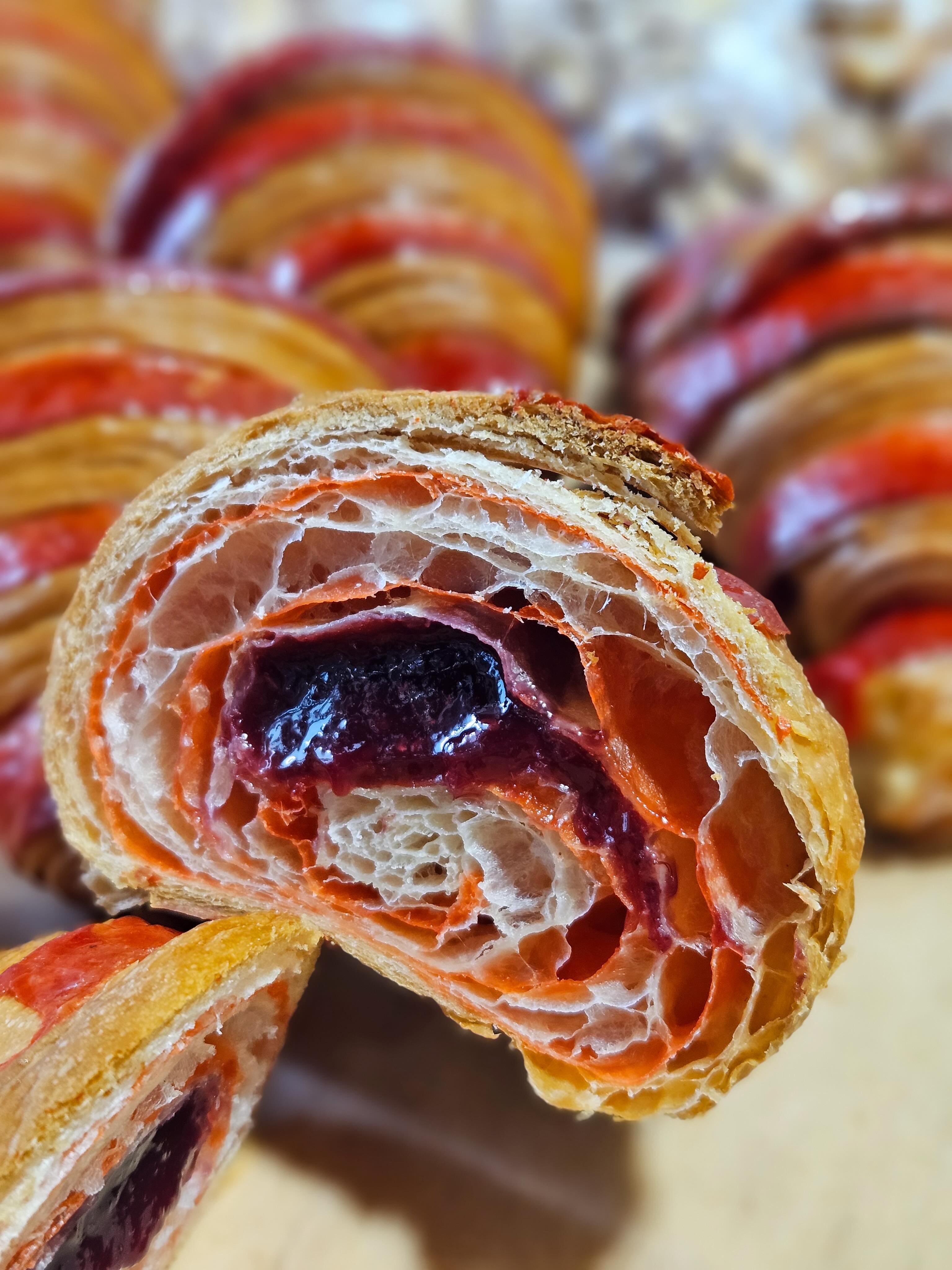 Our Raspberry Croissants are thriving. Filled with the delicious @oregongrowers raspberry fruit spread. This decadent goodness is waiting for you, so find them at all locations and all farmers markets. Enjoy!
Tell us what you think down below!
#thefrenchguysseattle #thefrenchguys #seattlebakery #raspberrycroissant #oregongrowersjam