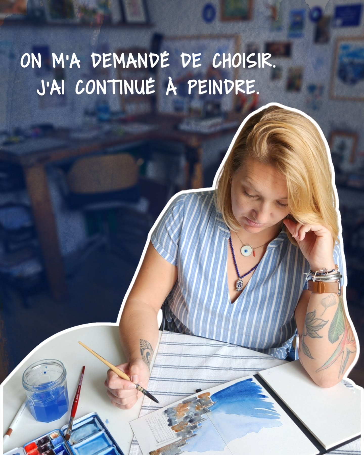 Choisir... 🤨
Infirmière, ces dernières années en soins palliatifs. Pour accompagner des inconnus et l'homme que j'ai aimé.
Artiste carnettiste, dans les Pyrénées et au bout du monde.
Aujourd'hui, future Thanadoula forte de tout ce que j'ai traversé et appris, je commence un nouveau chapitre de ma vie.
Pendant longtemps, le monde m'a fait sentir que je devais Choisir. Être dans une case, avoir une identité propre et rangée 😏
Sauf que mes carnets sont nés des mêmes mains que celles qui prennent soin. Et que mon attention est là même, pour un paysage ou pour une personne.
Je n'aime pas Choisir. "Choisir c'est renoncer" et moi j'ai décidé de créer, imaginer et dessiner.
Et si tu devais dessiner ta case ? Comment elle s'appellerai, dis le moi en commentaire 🤍
La suite au prochain épisode...