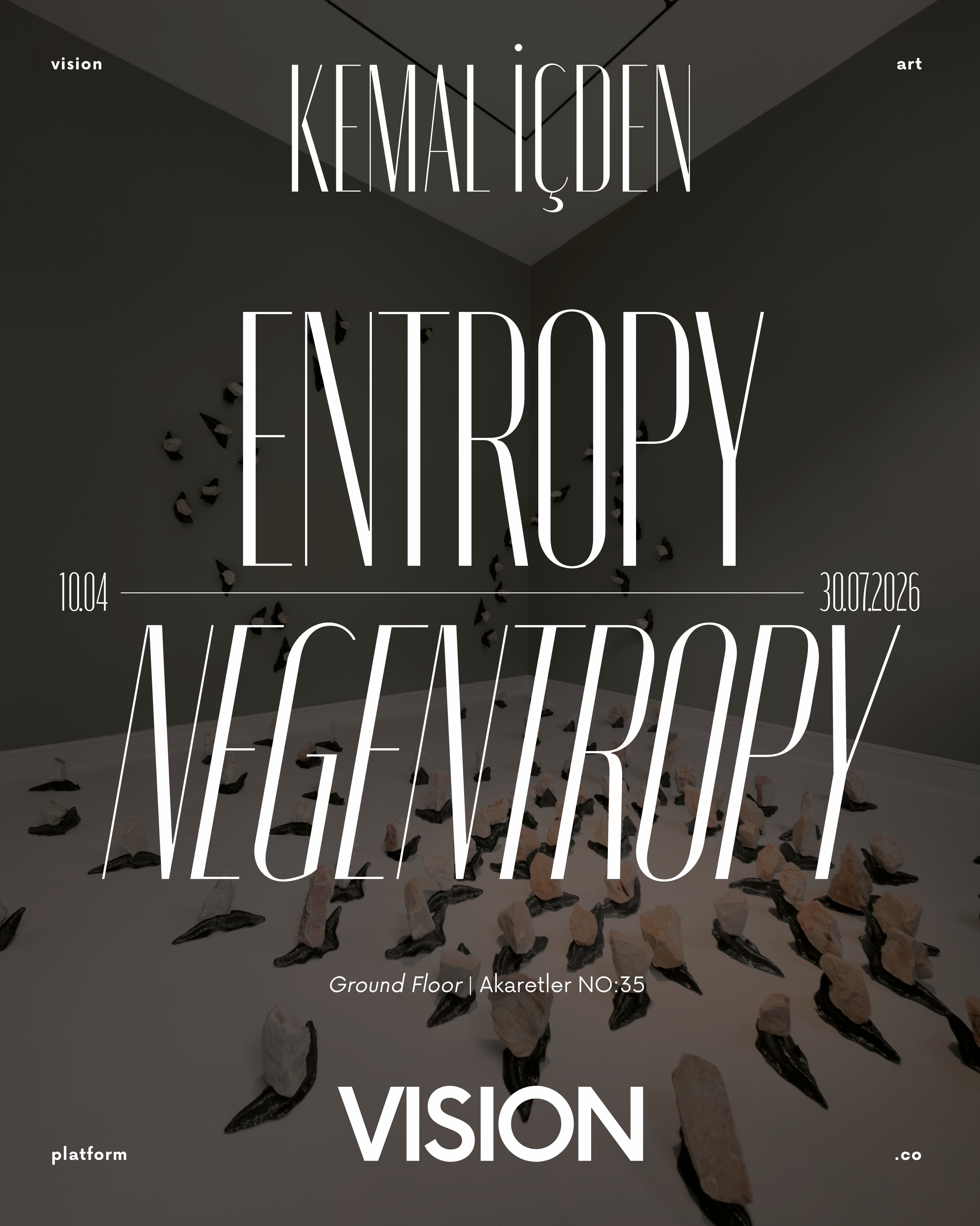 @kemalicden “ENTROPY / NEGENTROPY”
10.04—30.07.2026
First floor / Akaretler NO:35 @visionartplatform
Serginin genelinde karşılaşılan nesneler; oturulan, uzanılan, dinlenilen, bedenin kendisini güvende hissettiği anlara ve alanlara aittir. Sandalyeler, koltuklar, yatak ya da küvet; her biri insan bedenine göre tasarlanmış, ergonomik olarak optimize edilmiş yapılardır. Bu yüzeyler dağınıklığı bastıran, bedeni organize eden, konforu sürdüren düzenli sistemler olarak, gündelik yaşamın Negentropik (düzenli) alanları olarak kabul edilebilir. Ancak bu düzen, sergide sıklıkla kullanılan amorf ve kütlesel kayalar vasıtasıyla kesintiye uğrar.
Kayalar, jeolojik ölçekte yüksek Entropinin (düzensizliğin) taşıyıcılarıdır. Biçimsizlikleri, öngörülemez yüzeyleri ve kütlesel yoğunluklarıyla, bulundukları yapıyı bozma, dağıtma ve işlevsizleştirme potansiyeli taşırlar. Bu nedenle, düzenin dağılması, formun çözülmesi gibi unsurlarla bu karşılaşmada beklenen şey bir çöküştür.
The objects encountered throughout the exhibition belong to moments and spaces where one sits, lies down, rests, and where the body feels safe. Chairs, sofas, beds, or bathtubs—each is a structure designed for the human body and ergonomically optimized. These surfaces, functioning as orderly systems that suppress disorder, organize the body, and sustain comfort, can be regarded as the negentropic (orderly) spaces of daily life. However, this order is frequently disrupted by the amorphous and massive rocks frequently used in the exhibition.
Rocks are carriers of high entropy (disorder) on a geological scale. With their formlessness, unpredictable surfaces, and massive density, they possess the potential to disrupt, disperse, and render the structure they inhabit dysfunctional. Therefore, what is expected in this encounter—given elements like the dissolution of order and the disintegration of form—is a collapse.
#kemalicden #ENTROPYNEGENTROPY #soloexhibition #vision #visionartplatform