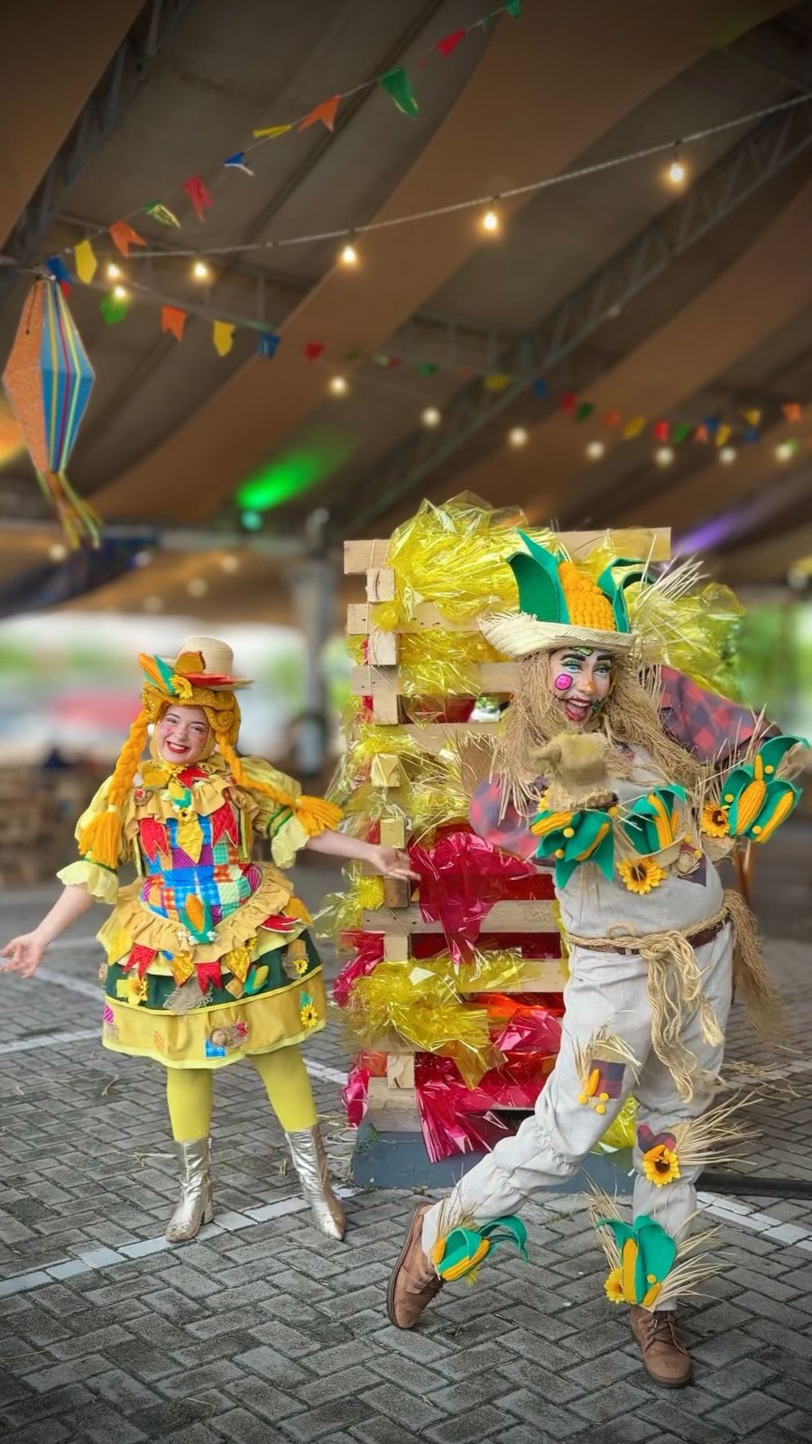 O Arraiá do @parqueshoppingmaceio é Raiz, está pronto e muito animado. 🔥
As emissoras de TV da capital fizeram transmissões ao vivo em suas programações.
Confira a cobertura completa do São João, que segue nos dias 07, 27 e 28, no estacionamento da entrada C.
#assessoriadeimprensa #algomais #jornalismo #comunicacao #parqueshoppingmaceió