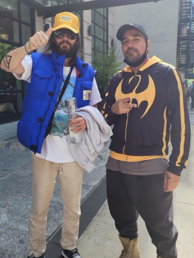 Jared is seen in the streets of New York taking pictures with fans on May 02, 2022 ❤️
📸: hadosensei on IG
#jaredleto #newyork #2022