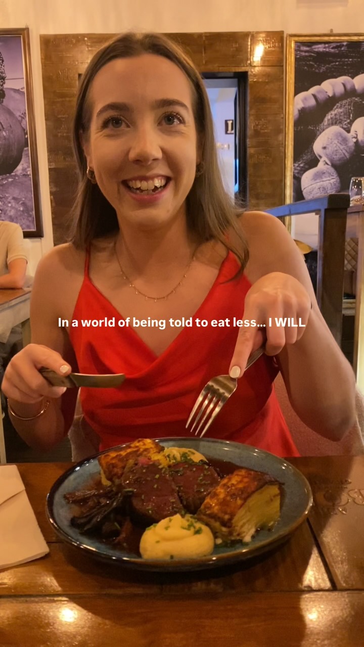 In a world of being told to eat less… I will
⚡️ eat for energy
❤️🩹 eat for recovery
🏅eat for performance
🏃♀️ eat to run far
🏋️ eat to get strong
💬 eat to socialise
🥰 eat because my body deserves more than the bare minimum
We are not about restriction round here ❌
Food is for fuel but also so much more than that
💬 it’s about being able to go for that meal with friends and not feel guilty that you’re going ‘off plan’
👀 enjoying the foods we love in a balanced way, not in a binge and restrict cycle
🏅finishing that race & achieving our goals and not harming our bodies in the process
If you’re dreaming about this being your reality - book a 1:1 or submit an enquiry form via the link in bio 🤍