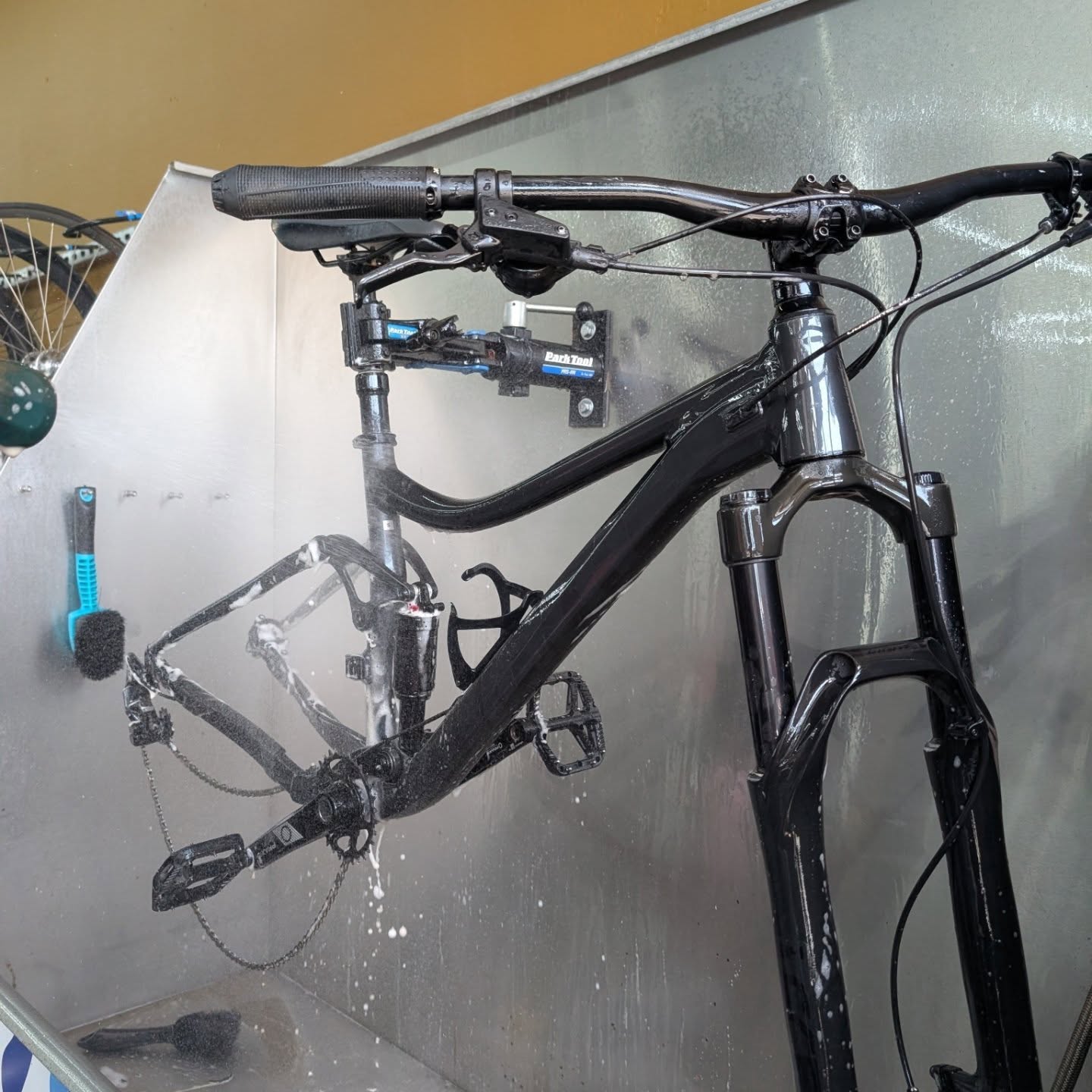 Our bike wash tank is up and running!!! 💦 Keep your bike and components fresh and clean with our assortment of bike maintenance products and specialty brushes!
#sofreshnsoclean #bikewash #bikemaintenance #washtank
