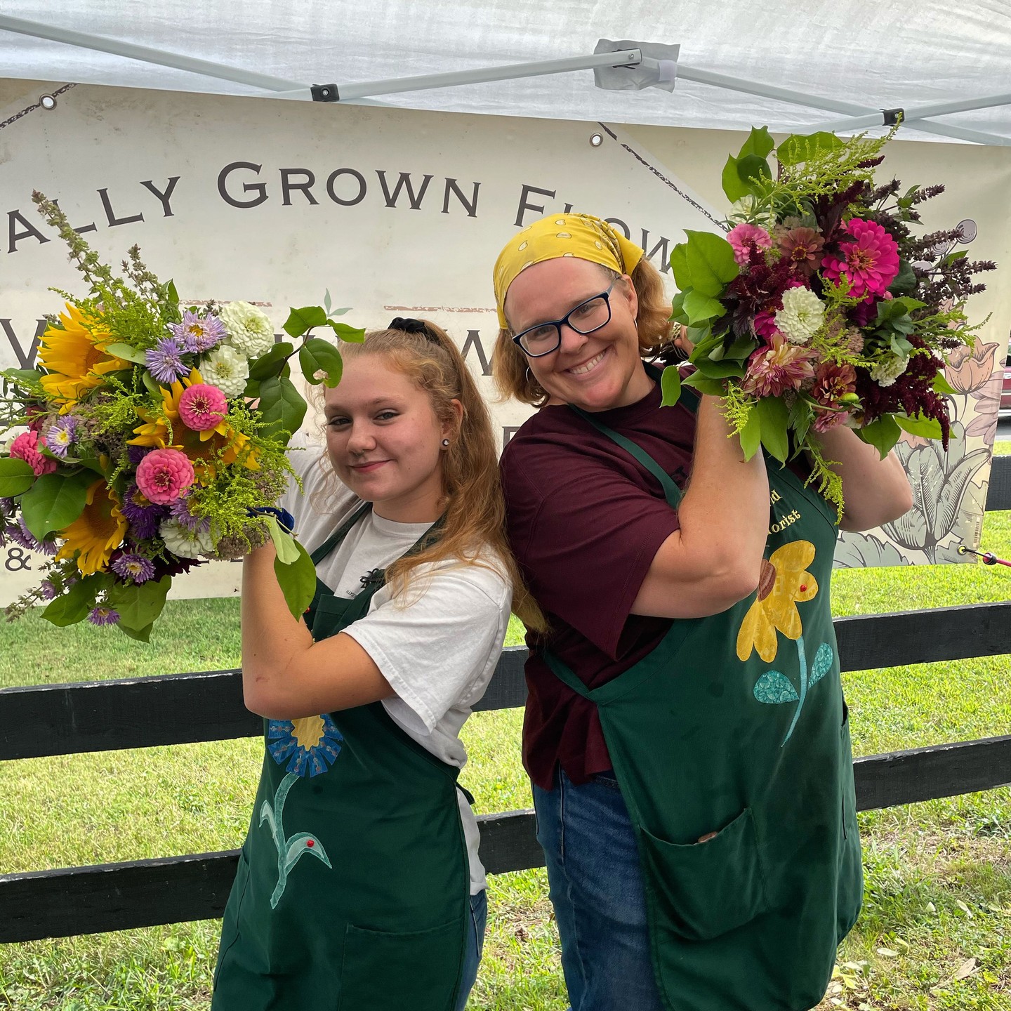 We're SO excited about this Friday!! ❤️
We're partnering with @ErikaMarieCeramics for The Art of the Field Workshop on June 12 from 6 to 7PM in Berryville, VA. There are still spots available!
You'll work with a full palette of our farm-fresh, regeneratively grown blooms to build your own gorgeous, lush market bouquet. Jess will guide you through the "Wild and Well-Arranged" style, teaching you how to layer, balance movement, and let the flowers lead the design.
All materials included. All skill levels welcome. Come ready to have fun and take something beautiful home!
Grab your ticket here:
https://erikamarieceramics.myshopify.com/products/the-art-of-the-field-workshop-with-walking-wind-farm-florist-friday-june-12-from-6-7pm
#berryvilleva #clarkecounty #shenandoahvalley #northernvirginia #visitvirginia #virginiaisforlovers #blueridgemountains #flowerworkshop #floralworkshop #localflowers #farmflowers #shenandoahvalleyva
