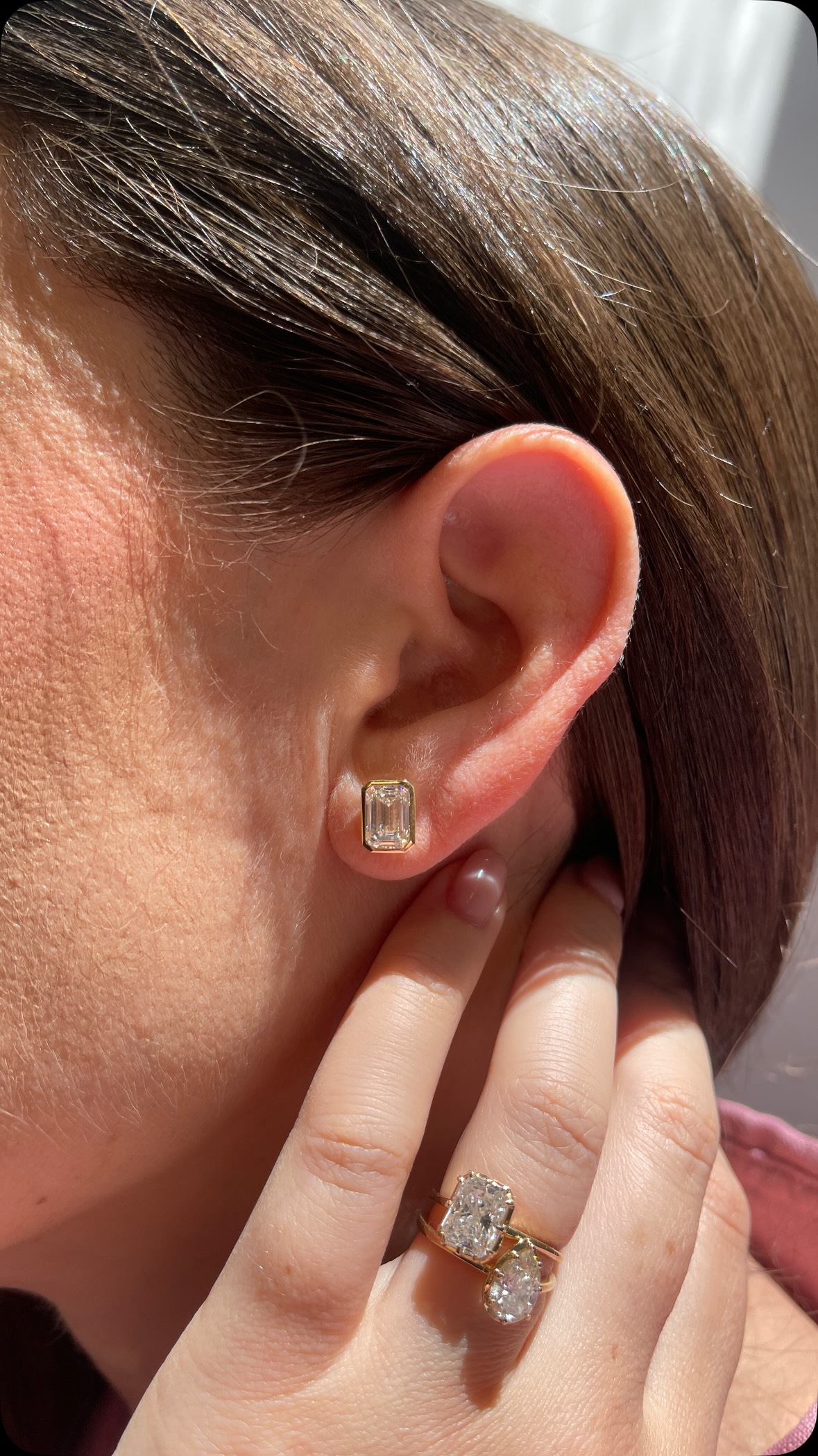 Emerald cut bezel studs in the sunshine ✨