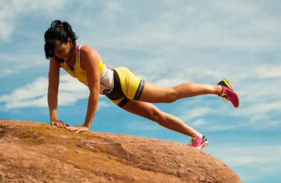 Stronger healing starts at the cellular level.
PRP injections deliver growth factors directly to injured tissue—helping:
✔️ Improve healing response
✔️ Support tissue repair
✔️ Reduce lingering pain
With Dr. Sonja Stilp at ESSM.
