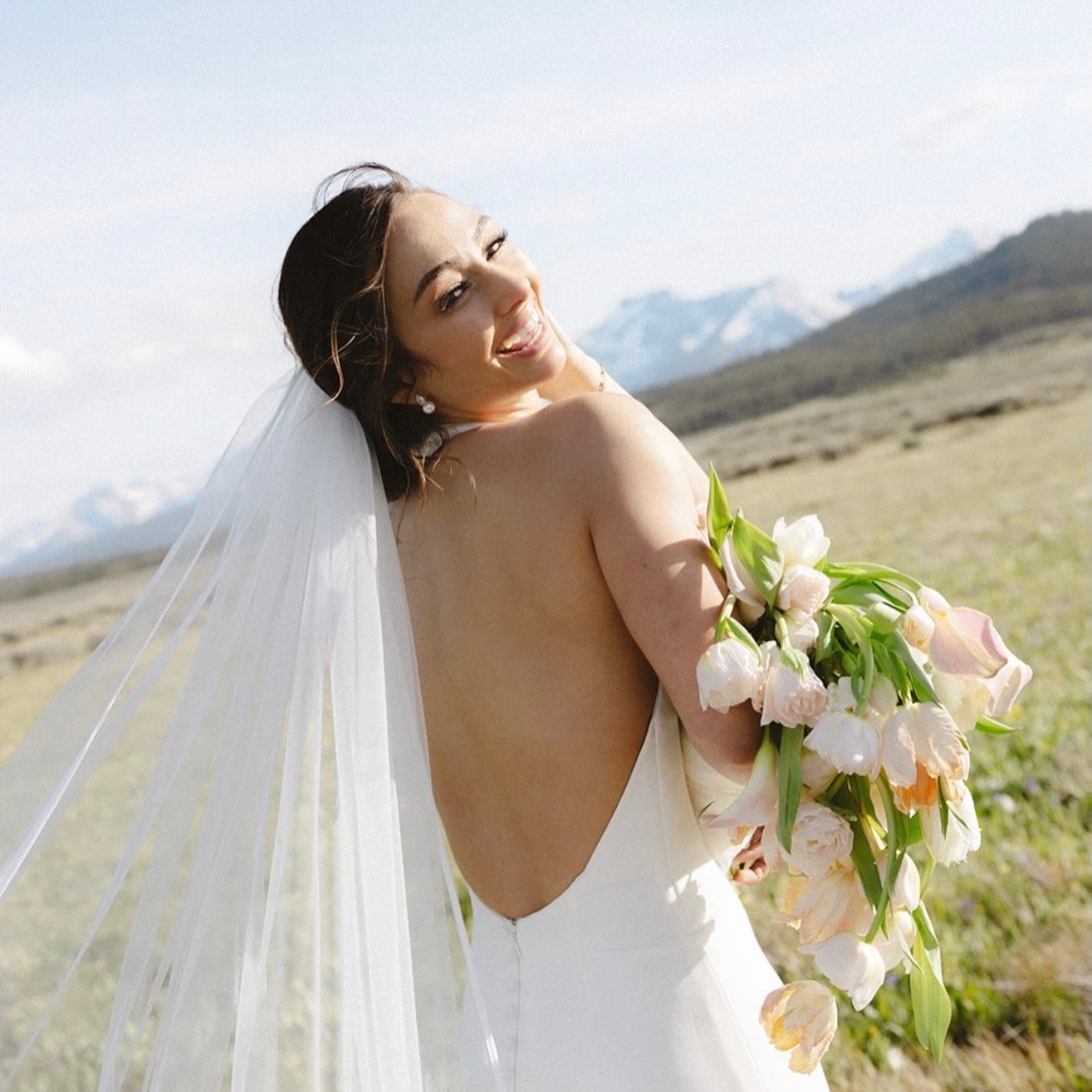 Mountain weddings have my heart & what a privilege it is that you ladies take me with you on your special days to such gorgeous destinations ✨🌸🫶🏼 #destinationweddings #weddingstylist #bridalhairstyle #bridalmakeupartists #idahomakeupartist
Photography: @madisonmaltby_photo
Bride: @272sfrost
Hair & Makeup: @artistrybybrooke_