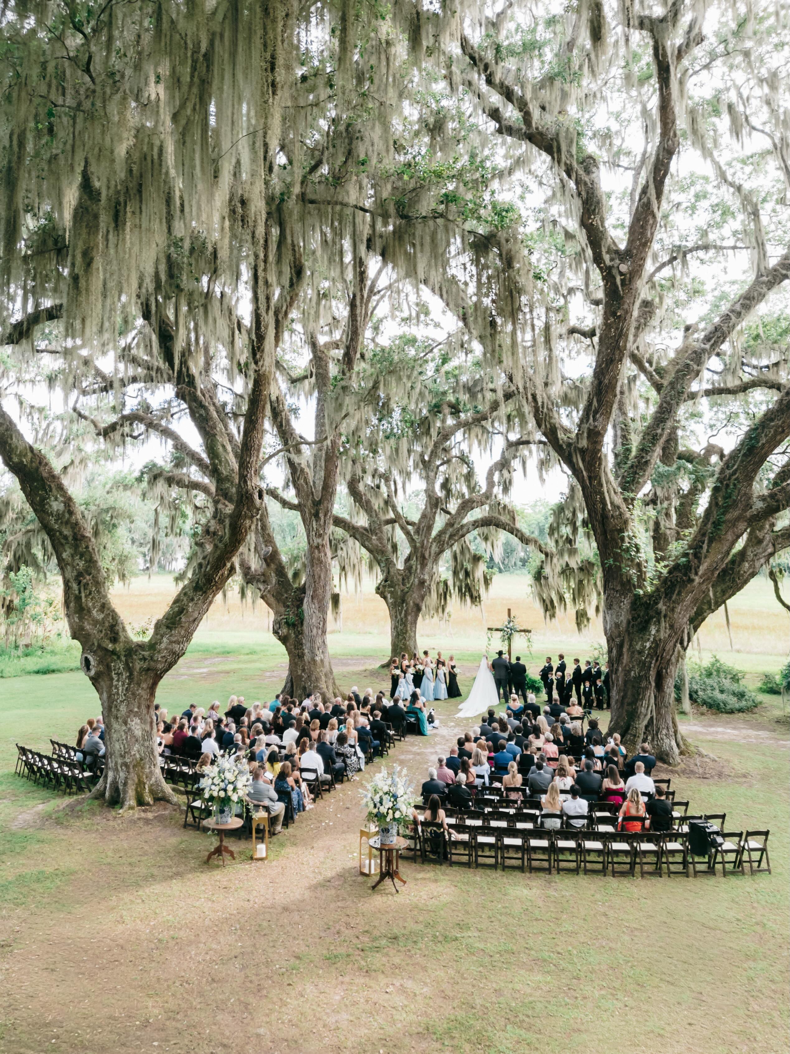 G r a c i e + L u c a s
Set underneath the towering oaks of @cottonhallevents and nestled amongst their family and friends, Mr. & Mrs. Boddiford’s start to forever was everything and more. What a beautiful weekend to remember. We are so honored to have been selected to capture these priceless memories!! Enjoy this little peek with so much more to share!! #ashlyncatheyphotography