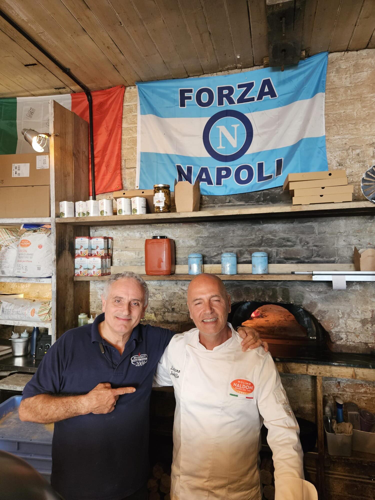 🇮🇹✨ A special visit from Napoli!
We had the pleasure of welcoming @lucianosorbillo , coming all the way from Naples and working with Naldoni Flour, as he joined Bob and Gabriele to visit some of our valued customers.
A great opportunity to share passion, expertise, and the true art of pizza making 🇮🇹🍕
Grazie Luciano for stopping by and sharing you expertise until Thursday ##🙌
#Napoli #PizzaLovers #Sorbillo Naldoni Pizza
