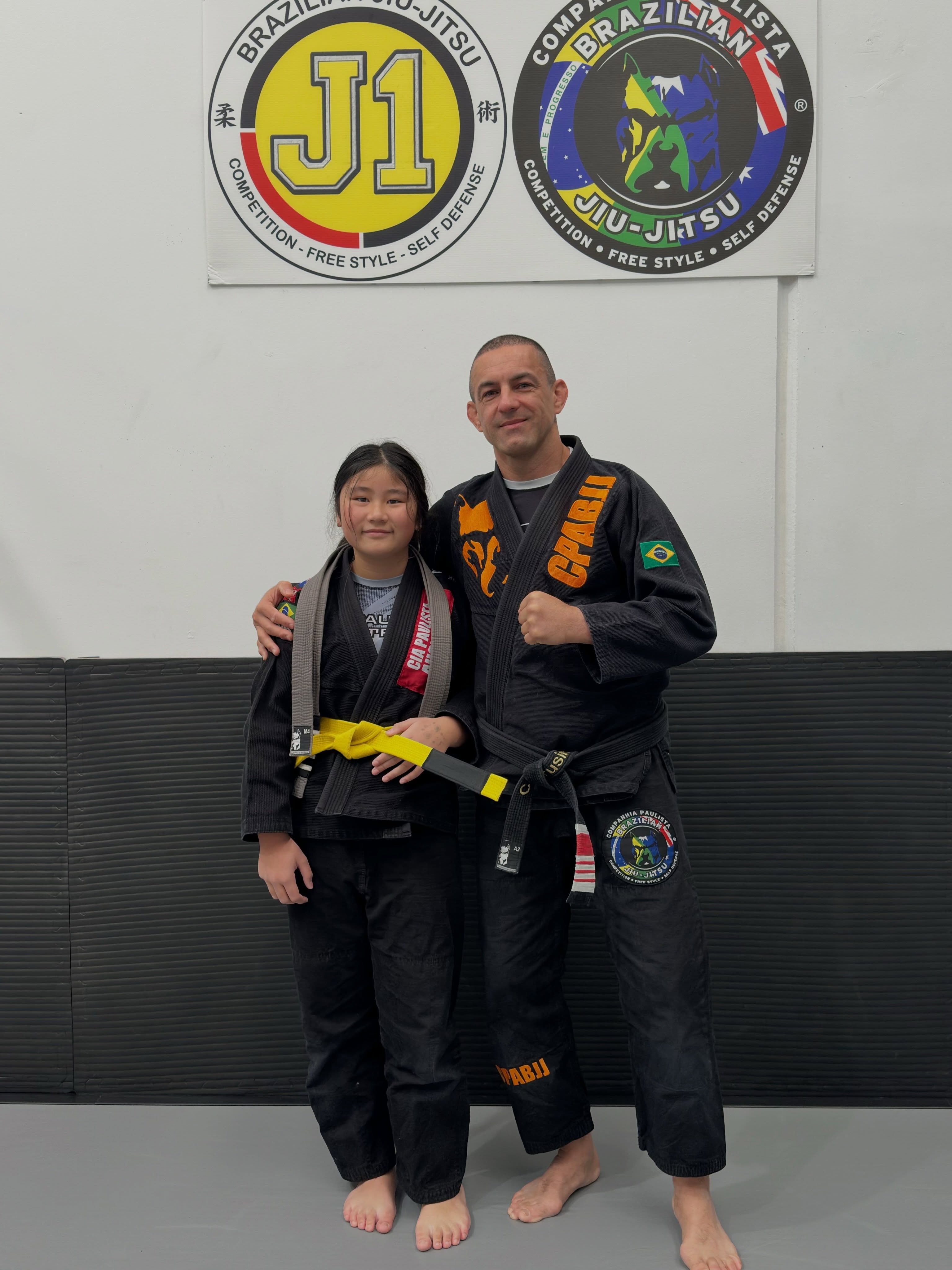 🥋💛 Congratulations J1Teens!
🥋💛
Teagan earned her Yellow Belt, a well-deserved recognition of his dedication, discipline, and consistent effort on the mats.
This belt represents growth, commitment, and the strong foundation you are building in Brazilian Jiu-Jitsu. We are proud of your progress and excited to see what’s next on your journey.
Keep training hard and enjoying the process, this is just the beginning.
OsS
#Just1BJJ #yellowbelt💛 #FutureChampion
BJJKids BrazilianJiuJitsu @cpabjj