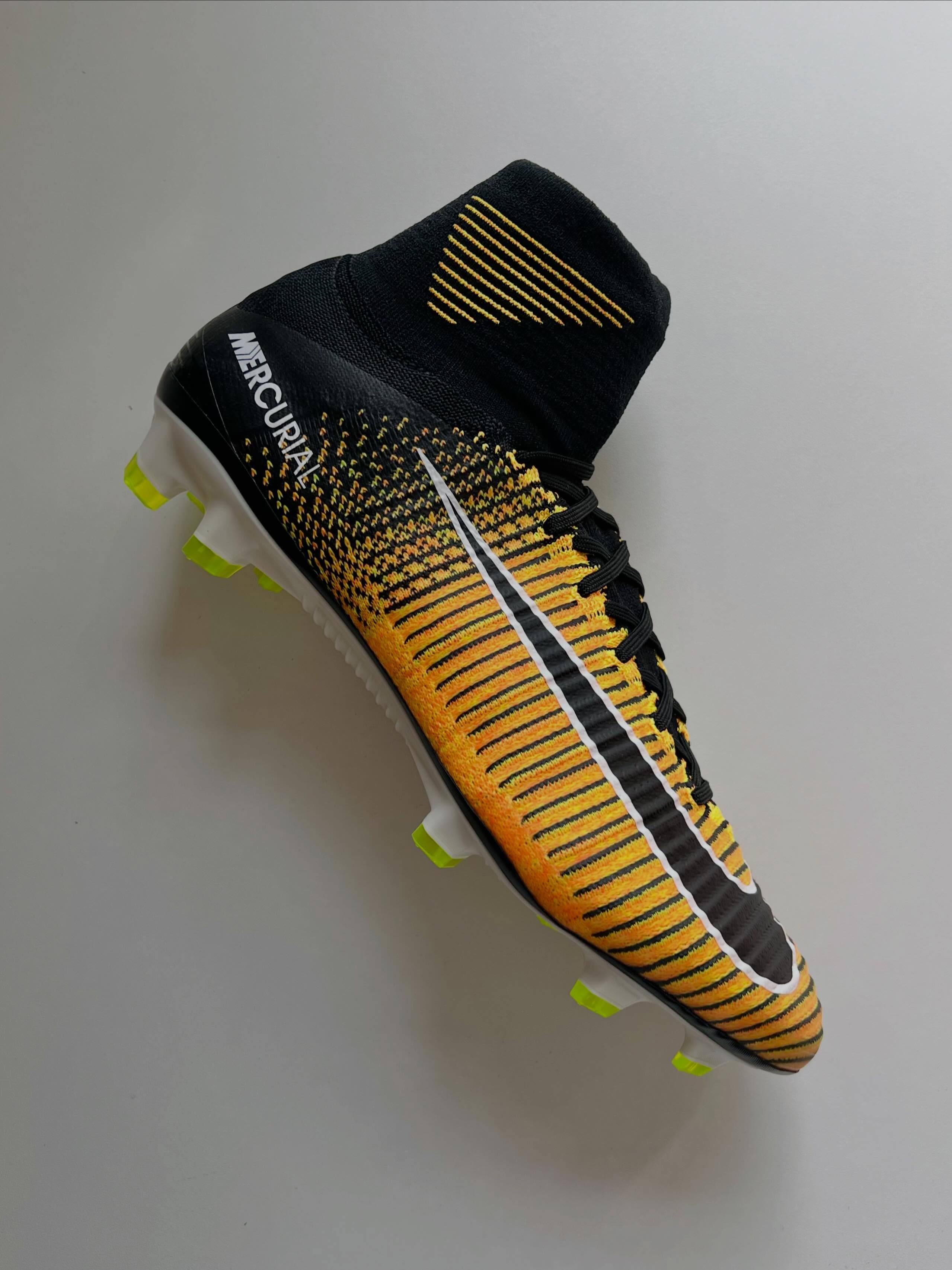 Mbappé made speed look effortless… and these were one of the boots he trusted during his rise.
The Nike Mercurial Superfly V “Lock In Let Loose” in Laser Orange is impossible to ignore – built for explosive acceleration and finished in one of Nike’s boldest colourways.
A true modern classic from the Mercurial line, and still a favourite among boot collectors and players who appreciate the era that helped define the next generation of football.
Now available at Bootsfinder.
Would you still wear these on the pitch today?
#NikeMercurial #MercurialSuperfly #Mbappe #FootballBoots #BootsFinder RareBoots ClassicBoots BootTok FootballTikTok SoccerCleats NikeFootball LaserOrange LockInLetLoose SpeedBoots LimitedEdition