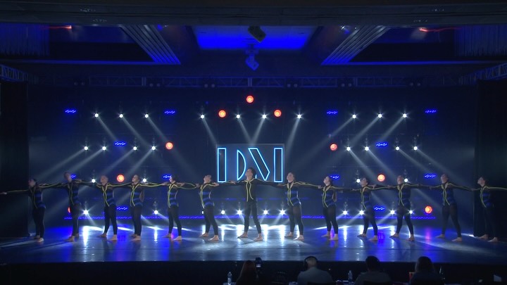Last Chance to book Choreography/Masterclasses for 2026/2027 ! My schedule is almost entirely full!
Here is some recent competition choreo of mine 🩵 Love working with these wonderful studios always.