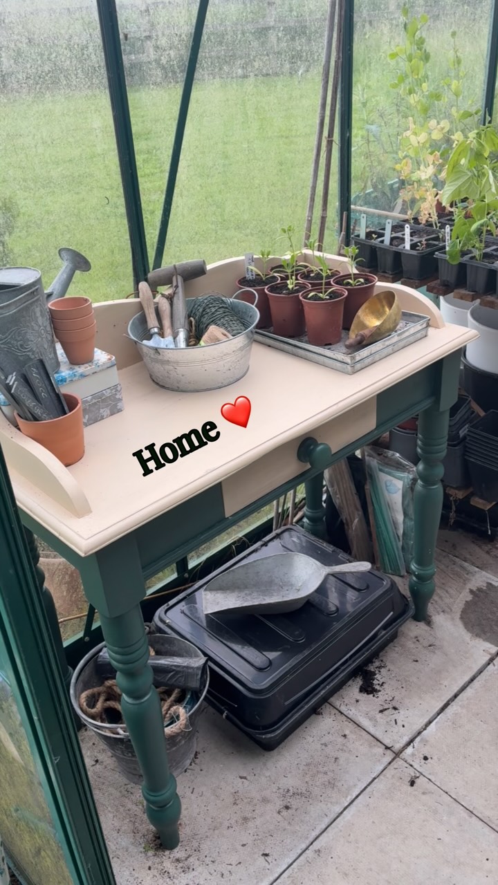 👩🏽🌾 What Chelsea Flower Show taught me about my greenhouse... 🌱
After spending a day admiring some of the most beautiful productive gardens and greenhouses at Chelsea, I came home with a simple realisation:
A greenhouse isn’t just somewhere to grow plants.
It’s somewhere to spend time.
Somewhere to sow seeds, pot on seedlings, plan next season’s garden and enjoy a few quiet moments surrounded by things you’re growing.
So I decided to make mine feel a little more like home. After all it is the first home that my seedlings have.
Just a new potting bench, a bit of organisation, and a few carefully placed pots and tools. But somehow it already feels like a space I want to spend more time in.
What do you think to my new potting bench?
#thegranarygarden #chelseaflowershow #greenhouseglowup #pottingbench #growyourown