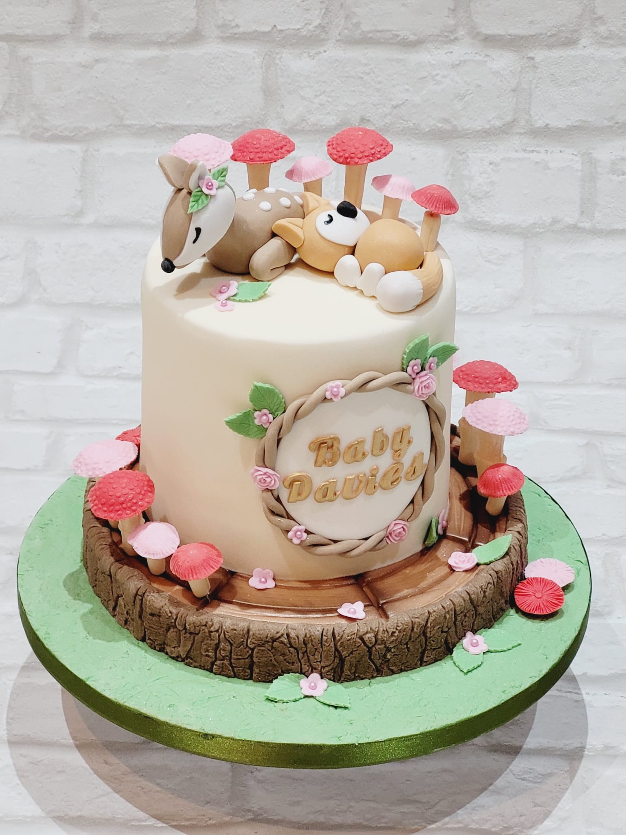 🌿🦌 A charming woodland-themed celebration cake featuring an adorable handcrafted fawn, edible mushrooms, delicate flowers, and a tree-stump-inspired base. Perfect for baby showers, christenings, and first birthdays, bringing a touch of forest magic to every special occasion. 🍄✨
#WoodlandCake #BabyShowerCake #spongecake #BirthdayCake #cakeart