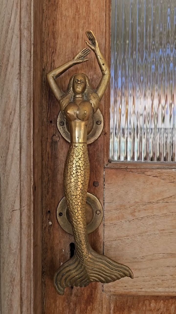 Our brass hooks are back in stock and available online and in-store for immediate dispatch.
Shop online at www.eightdegreessouth.com or send us a WhatsApp or email and we'll send you a direct product link.
#decor #brasshooks #homedecor #brassdecor #interiordesign