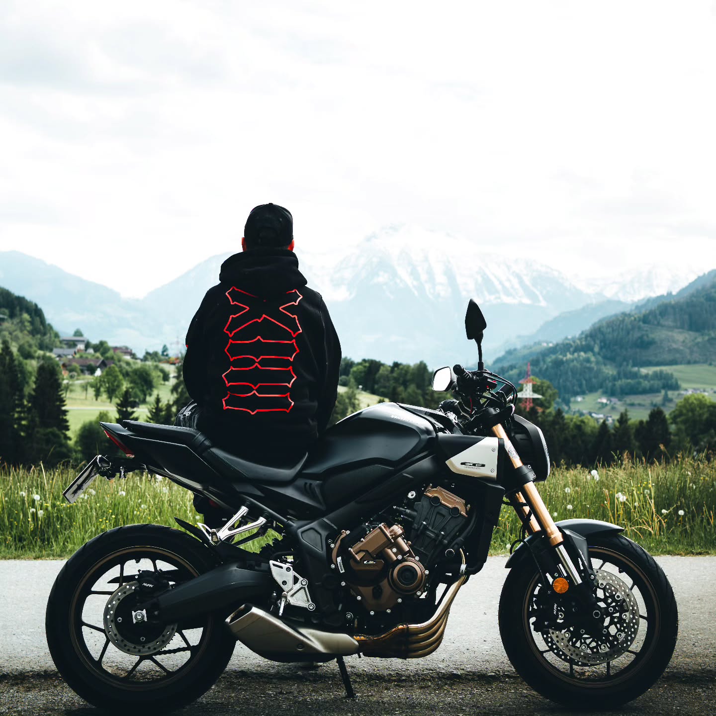 #hondabikes #cb650r #bikerlife #outdoor
One of those shots I instantly loved.
Sometimes the best shots happen, when someone sees you right.