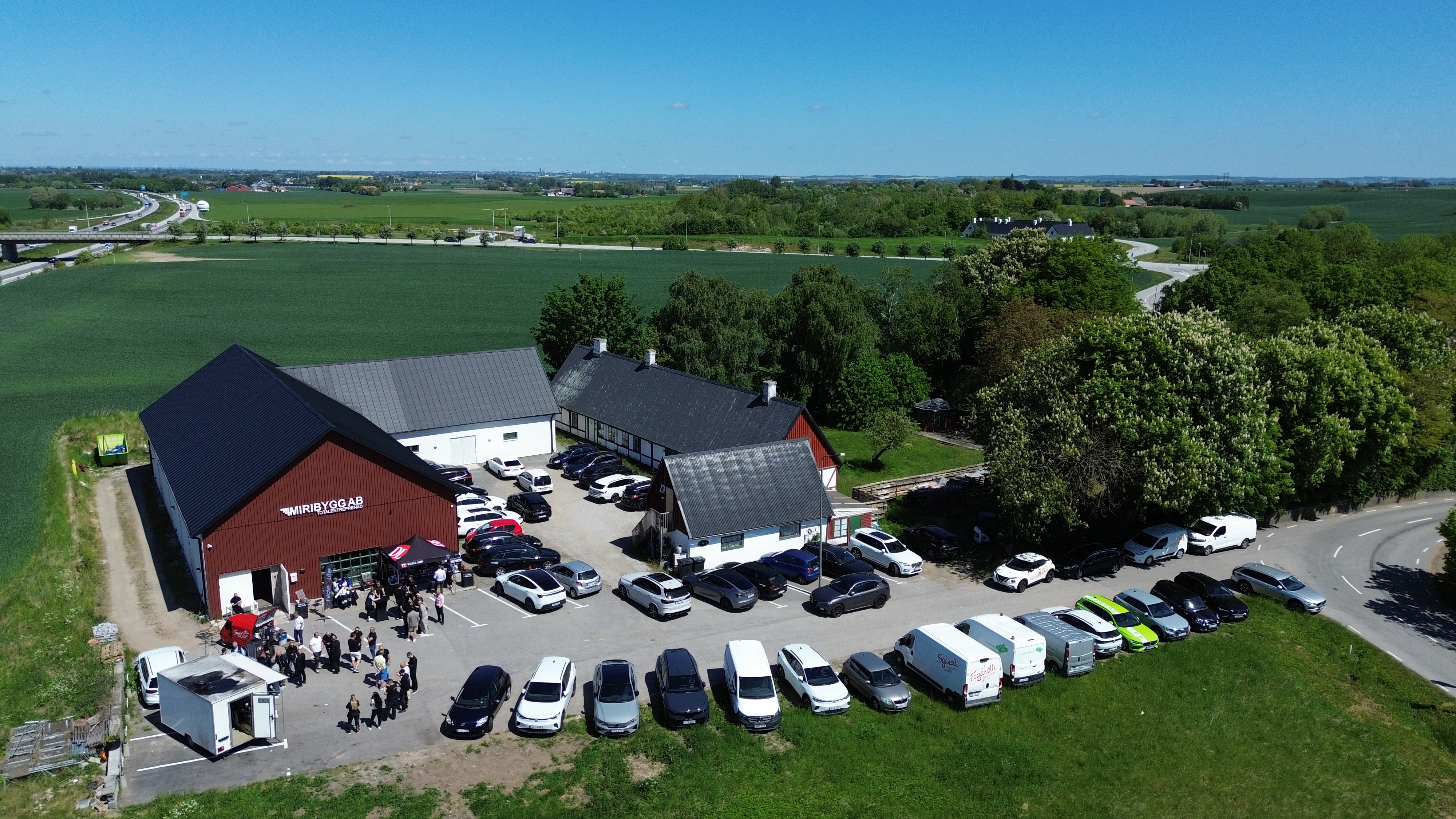 Foto- och drönardokumentation av event i Malmö på uppdrag av Miri Bygg, där partners, leverantörer och samarbetspartners samlades för en gemensam träff.
www.kbstudiomedia.se
#drönare #drones #djidrone #djimavic #djimavicpro #kbstudiomedia