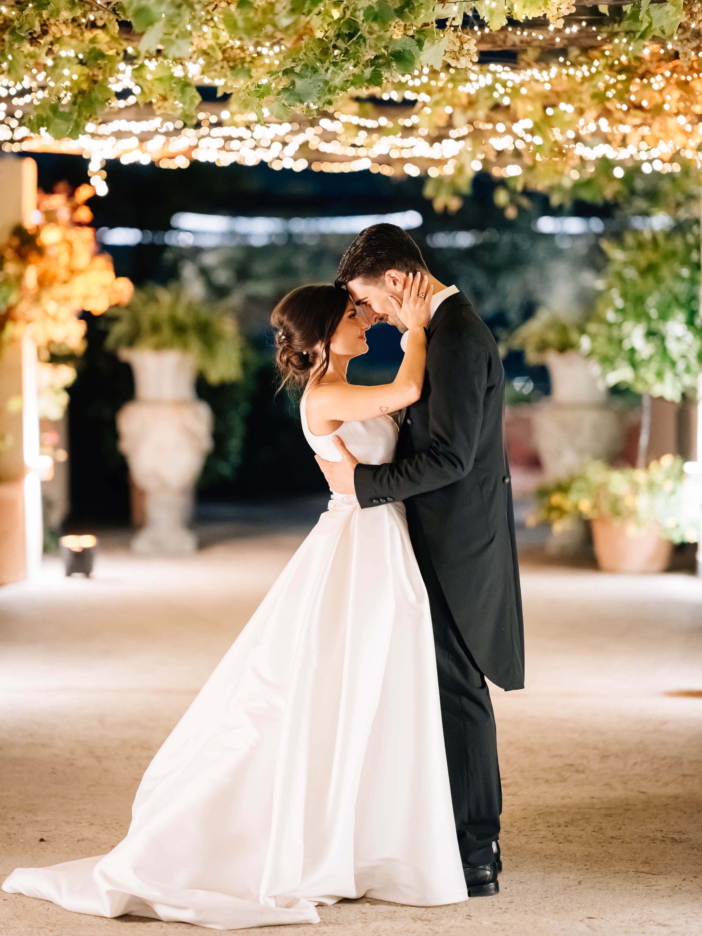 📸 Photo: @francescoartistico.it
When the lights become softer and the celebration slows down, love speaks in whispers. Under a canopy of vines and thousands of tiny lights, these two souls found a moment just for themselves. Because sometimes the most romantic part of a wedding happens when the world around disappears and only two hearts remain.
Quando le luci si fanno più soffuse e la festa rallenta, l’amore parla sottovoce. Sotto un pergolato di viti e migliaia di piccole luci, queste due anime hanno ritrovato un momento tutto per loro. Perché a volte la parte più romantica di un matrimonio arriva quando il mondo intorno scompare e rimangono soltanto due cuori.
#weddingphotographeritaly #destinationweddingitaly #italywedding #weddinginspiration #weddingstorytelling