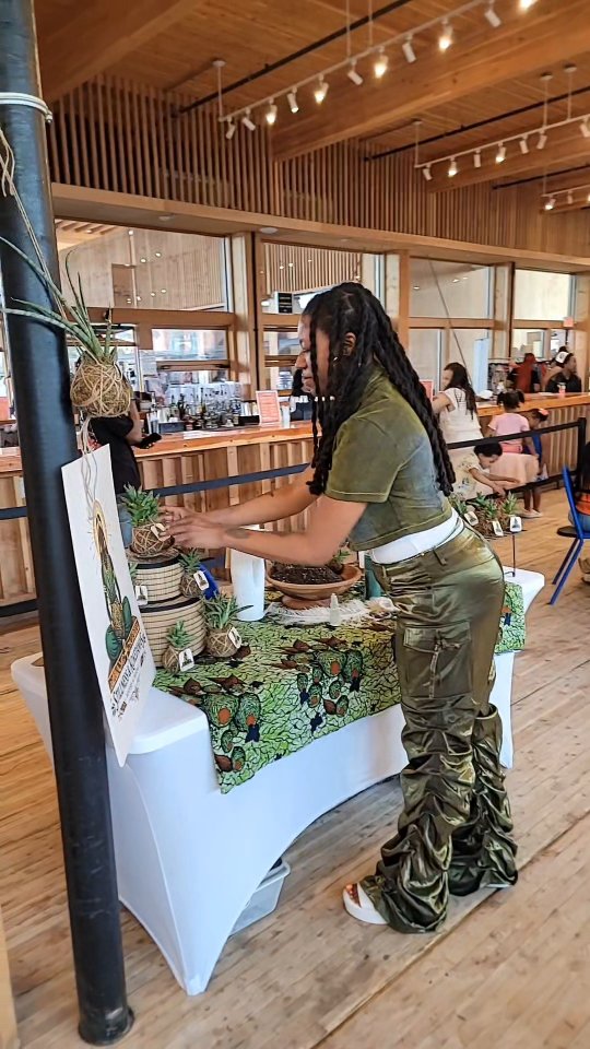 HER Market + Oak Drive Social | 📍@sycamoreoak
I was completely in my element 🥰
🌳Rooted in Presence
I'm saying that figuratively and literally. THE SPACE IS GORGEOUS 😍 The architecture alone is moving for a nature lover like myself.
And, they put all these melanated creators in one space EVERY month❕️❕️❕️❕️❕️@itsqueenli @sycamoreoak Y'all are DOING IT🫶🏾✨️ THANK YOU!
.
.
.
.
I met so many amazing people @pourpeoplecoffee and many of them were plant lovers @soulfullystemulated 🪴☺️ Sending green thumb love to each of you that bought a #StillnessandKokedamas snake plant from me🥹