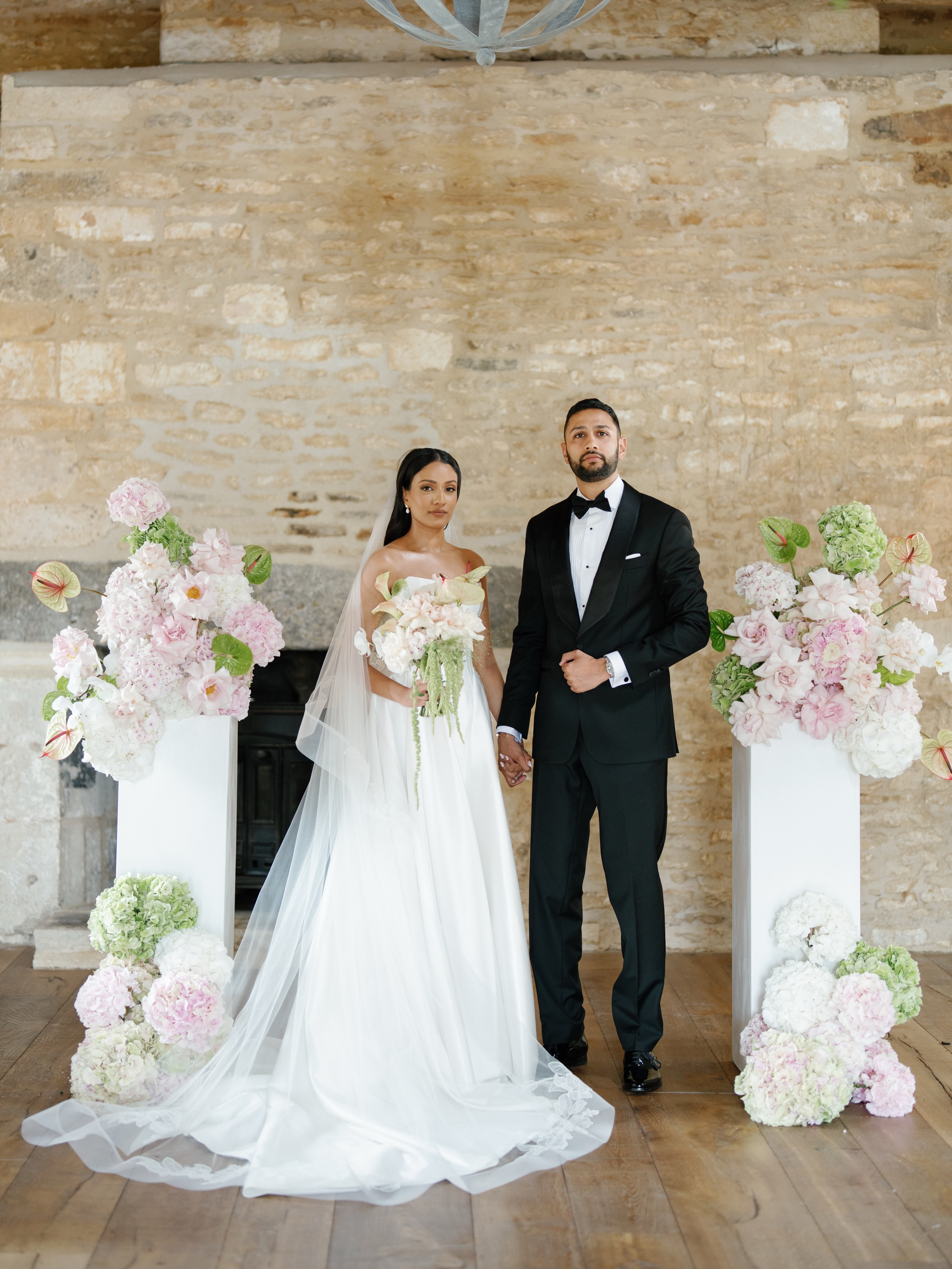 Designed to be felt, not just seen ✨
Framed by clouds of blush, ivory and green, J&A’s floral story came to life at Ivy Lodge in the Cotswolds 🤍
Photographer @tobiahtayophotography
Venue @yardspaceivylodge
Flowers @burtonsblooms
Candelabras hired from @luxuryhireco
Decor @theluxeoccasion
DJ @luxe_music
HMUA @periiglam
Dress @alenaleenabridal