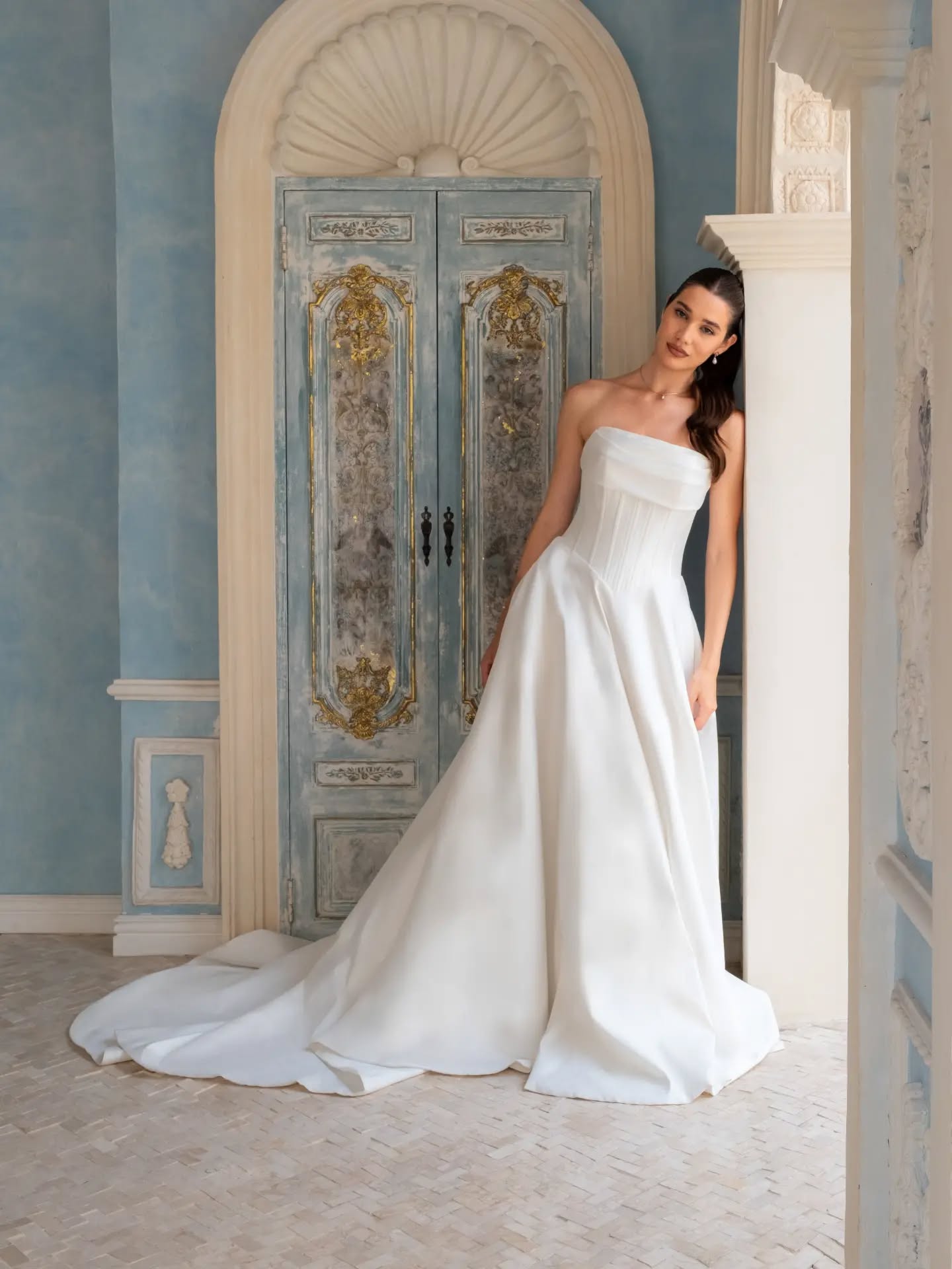 ✨ Upcoming Trunk Show ✨
can't wait to see the stunning new gowns from @missscarlett.thelabel in our upcoming trunk show. The trunk show will be instore from 17th June until 2nd July