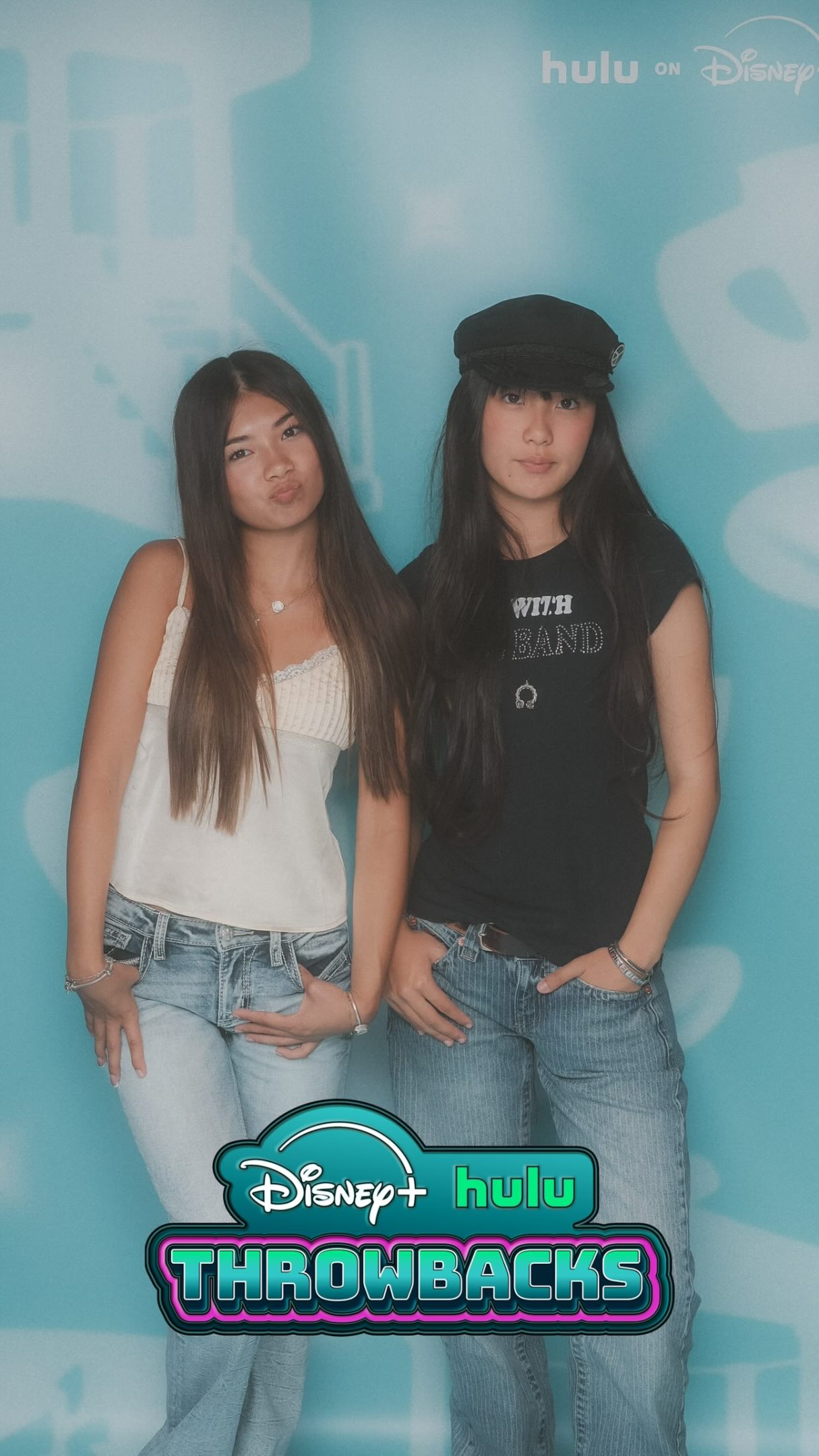 thank you @hulu and @disneyplus for inviting meeeee! this 2000s throwback mini mall was the cutest thing ever especially this photo lab #zooeyxkai 👯♀️ #nationalbestfriendsday