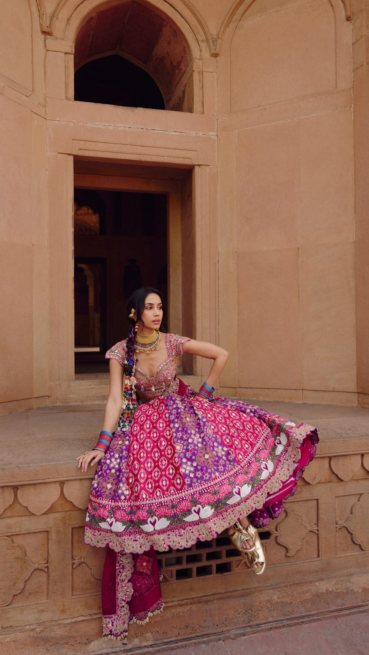 A folklore comes alive.
Rang Bhini by @annupatel, an immersive vivid vibrant vivacious affair of #GirlsInChalJooti
💌
in our Marjina’s Treasure snootis.
Gorgeous Outfit : @annupatel
Styling : @manishamelwani