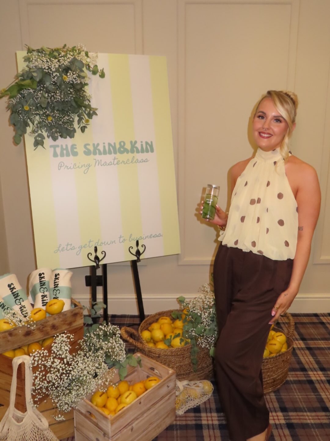 Spending Monday at @skinandkinonline really was the reset I didn’t realise I needed 🍋🤍
Running your own business can be such a beautiful thing, but when you work for yourself, by yourself, it can also feel incredibly lonely. That’s why communities like SKIN&KIN are so special. They remind you that you’re not doing this alone.
I’ve been part of this community since the very beginning, and honestly, I don’t know where I’d be without it. I probably wouldn’t have launched @theskindustry_, I wouldn’t have met so many incredible people within the industry, and I certainly wouldn’t have gained some of the most gorgeous girls I’m lucky enough to now call friends 🥹🫶🏼
There’s something so powerful about being in a room full of women who genuinely want to see each other win. No competition, no egos, just support, inspiration and so much love. It really was food for the soul.
@the_skinspecialist, you should be so incredibly proud of what you’ve created. The community you’ve built has changed so many lives and careers, mine included. And the events you put on to celebrate it all are nothing short of magic 🤍✨
My cup is full, my mind is inspired, and my heart is so grateful 🫶🏼