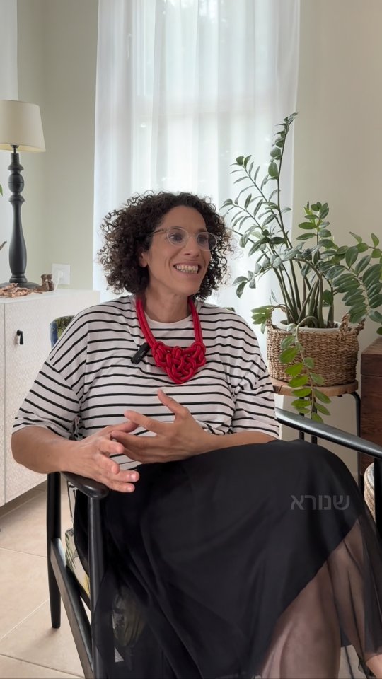 בתים מעסיקים אותי, הם תמיד העסיקו.
תמר הושיבה אותי לדבר על זה והוציאה את הסרטון המתוק הזה,
אז, אני קרן אורן ואני אוהבת בתים.
בואו לראות וספרו לי מה חשבתן
😊
@tamar_lavie_1