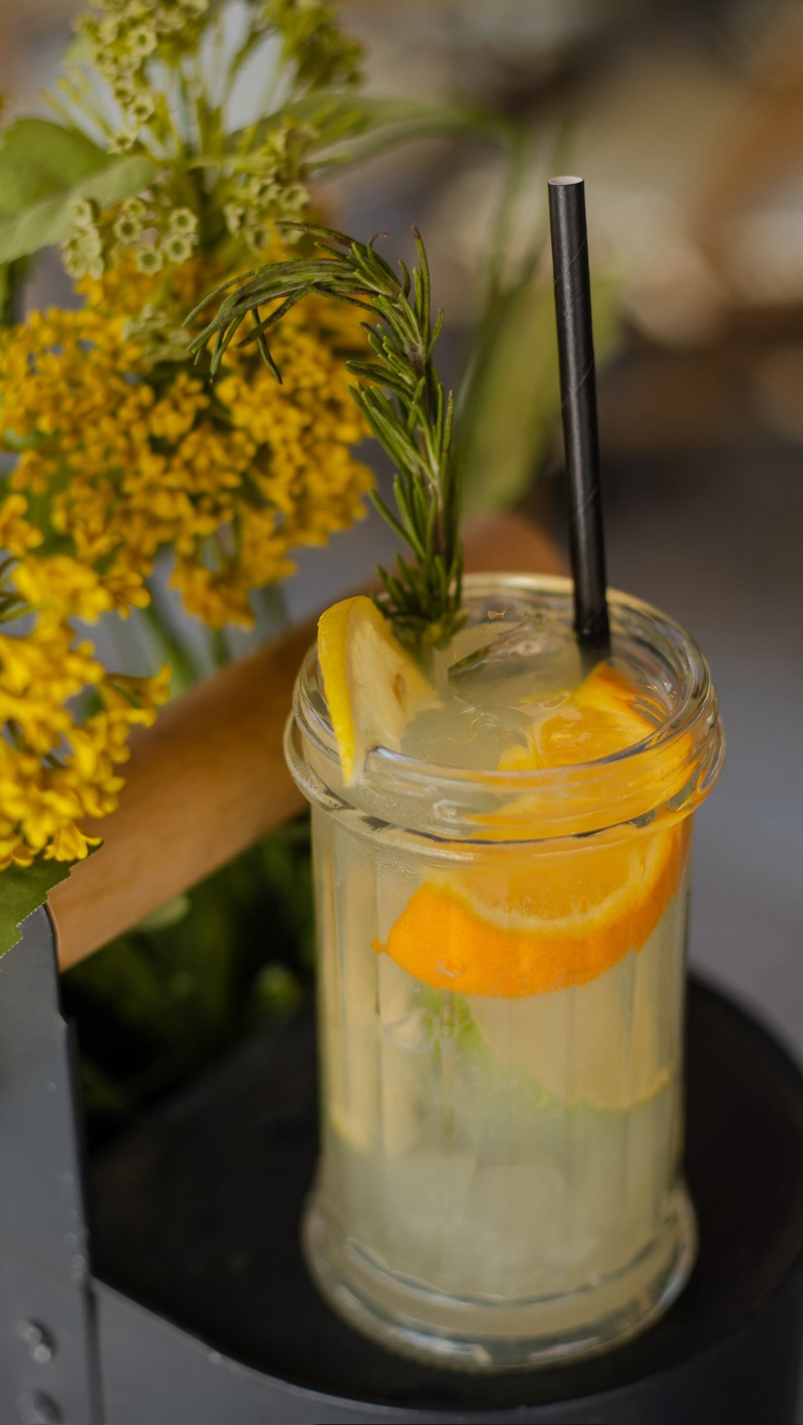 On a demandé à notre équipe :
c’est quoi LE cocktail à goûter chez Angéline? 🍸👀