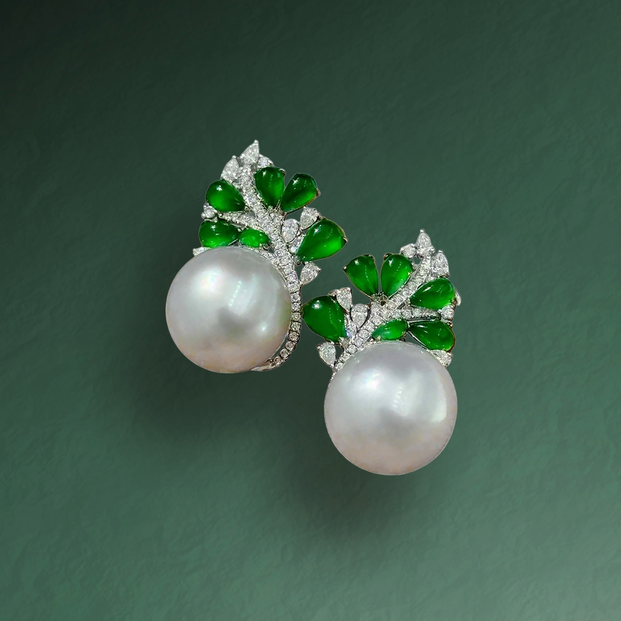 Nature, translated into jewelry.
Vivid jadeite leaves unfurl along a graceful vine of diamonds, leading the eye to luminous South Sea pearls that glow with quiet elegance.
Organic in movement yet refined in execution, these earrings capture the poetry of nature in full bloom.
Jādora Collection.
#SouthSeaPearl #JadeiteJewelry #Jadora #FineJewelry #PearlEarrings #JadeJewelry #LuxuryJewelry #HighJewelry #NatureInspiredJewelry #CollectorJewelry