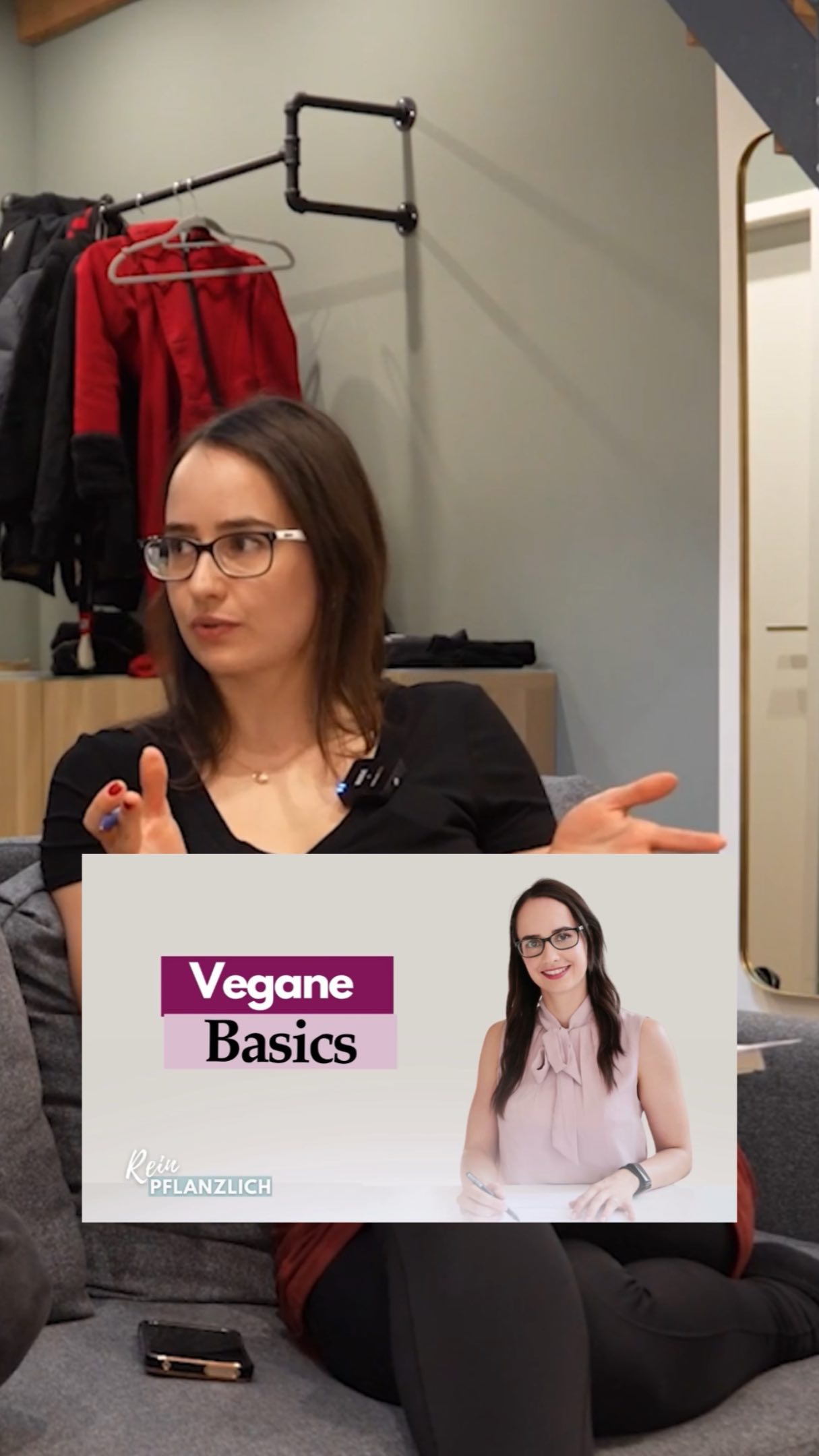 „Was müssen vegan lebende Menschen eigentlich wirklich beachten und wo bekommen sie diese Infos?“ 🌱
Genau diese Frage hat mir Raffaela (@diemilitanteveganerin ) gestellt und daraus ist eine ganze Podcastfolge entstanden.
In der Folge „Vegane Basics“ bekommst du in rund 30 Minuten einen Überblick über die wichtigsten Grundlagen einer pflanzlichen Ernährung:
- Welche Lebensmittel täglich auf den Teller gehören
- Welche Nährstoffe besonders wichtig sind
- Welche Supplemente häufig sinnvoll sind
- Worauf du als vegan lebender Mensch achten solltest
Natürlich ersetzt eine Podcastfolge keine individuelle Beratung. Aber wenn du einen einfachen Einstieg suchst oder dein Wissen auffrischen möchtest, ist diese Folge ein guter Start.
🎙️ Die Folge „Vegane Basics“ findest du auf YouTube und überall, wo es Podcasts gibt.
Hast du sie schon gehört? 🫶