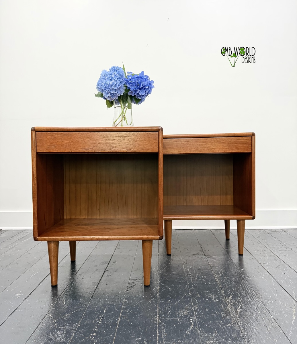 🍀 NOW AVAILABLE!! Simple modern Danish teak nightstands. This gorgeous pair is fabulous left with this minimalist vibe but Im also happy to add hardware if desired to the drawers.