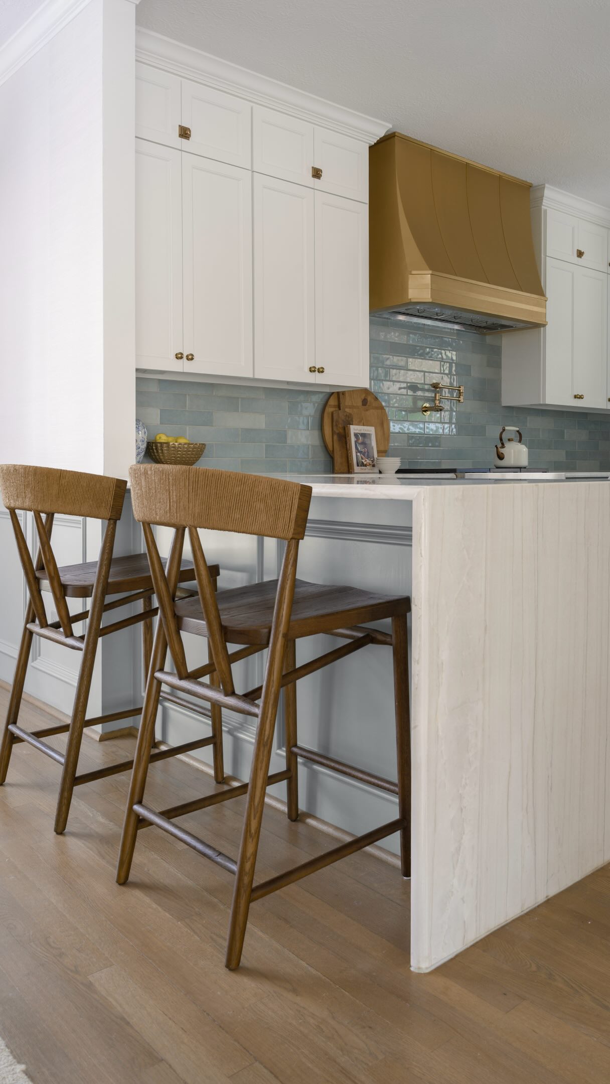 “BLUE cabinets and a brass vent hood???”…just trust us on this one ☕️
Not everyone can see the vision at first… and that’s what we’re here for!! 🫶
A solid brass vent hood and blue lower cabinets might sound a little bold on paper… but THIS is why we always say to trust the process. Watching this kitchen come to life at French Blue Manor was such a good reminder that sometimes the details people are most unsure about end up being what makes the space feel the most special.
Moral of the story: trust your designer when they say “just wait” ✨
New here? Hi!! We’re Woods Design House 🤍 If you love homes that are full of character, personality, and pieces that make you FEEL something… you’re in the right place. We’re so happy you’re here.😊
Ready to create a home that feels uniquely YOU? We’d love to work with you. Tap the link in bio and visit our Let’s Get Started page to begin your journey with Emily 🤍
Construction by @andersonfamilybuilders