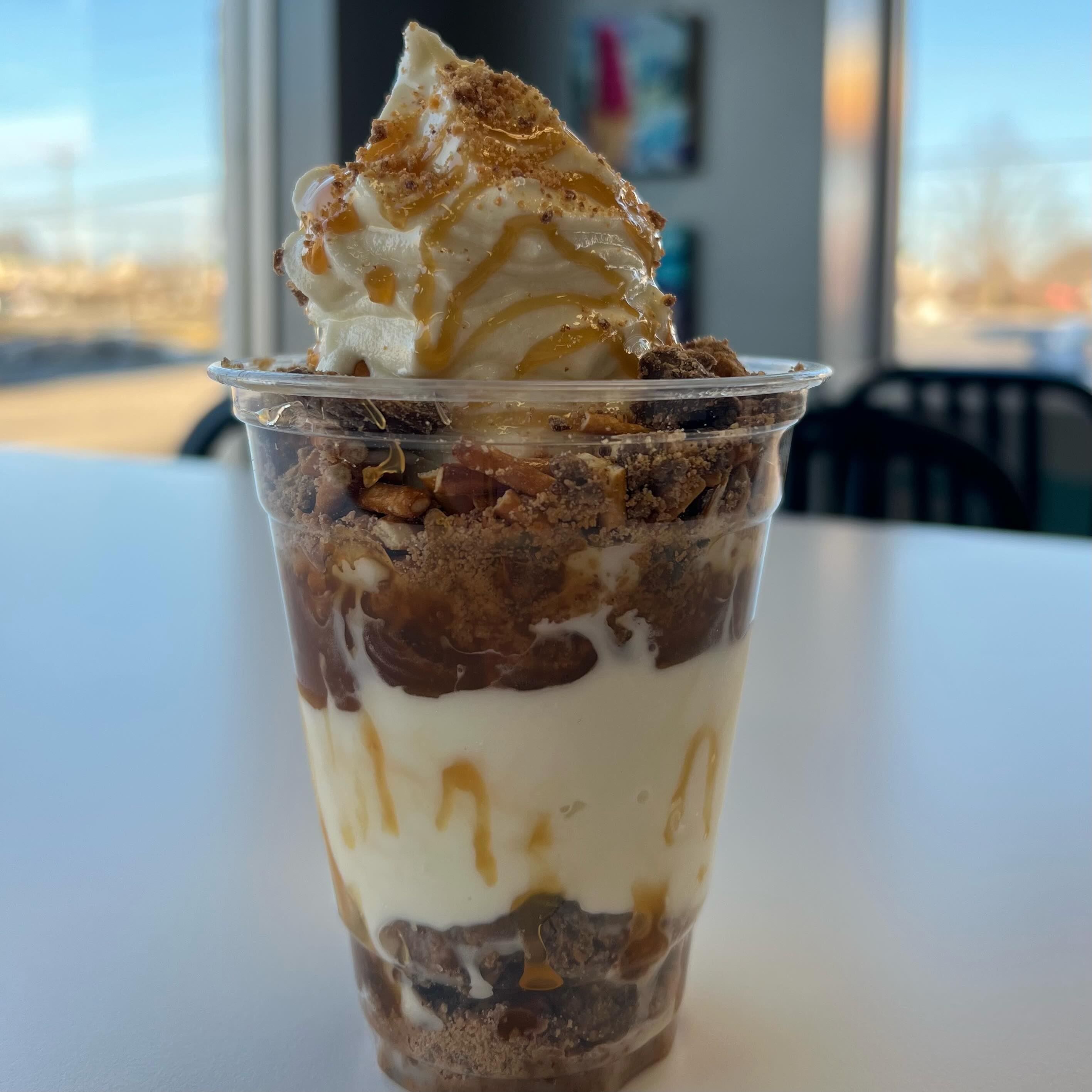Have you tried Ryann’s Take 5 Sundae?!
Reese Cup Crumbles, Peanut Butter Drizzle, Caramel, and Pretzel Pieces piled into your favorite Soft Serve- it makes for a delicious treat 🥜🥨
We’ll be here from 2-9pm and our daily flavor list is in the second photo!