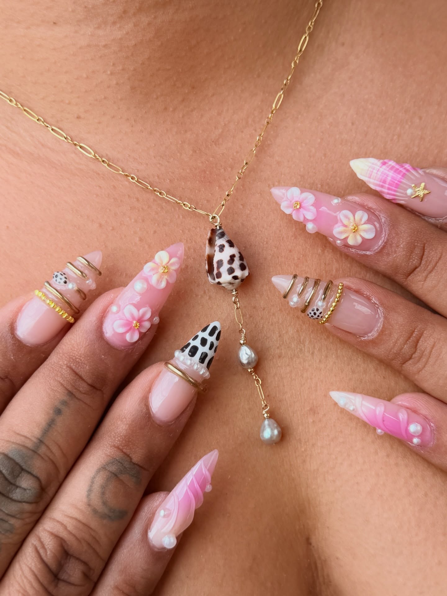 Long or short, make it cute 🩷💛 🐚
#summernails #shellnails #konanails #bigislandnails
#coutureclaws