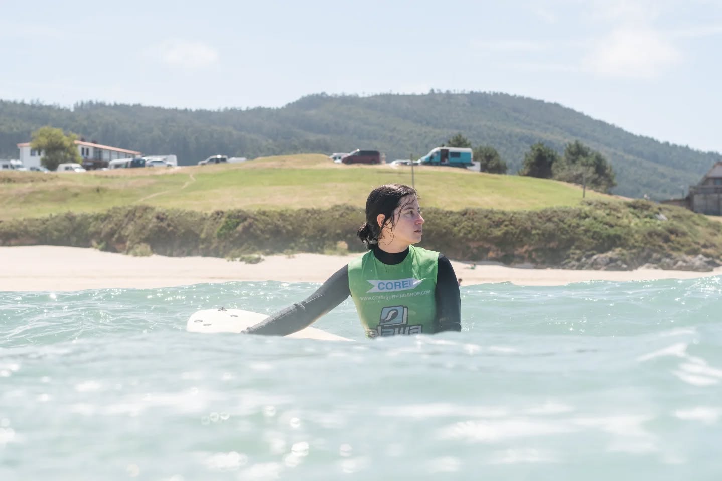 In our last retreat not only we learnt to surf, we also learnt to enjoy, share waves, smile and have fun in the water 🏄🏼♀️
En nuestro ultimo retiro no solo aprendimos a surfear, también aprendimos a disfrutar, compartir olas, sonreír y pasarlo bien en el agua 🏄🏼♀️
📸 @bego1.ferrer
🏄🏼♀️@alawasurfcamp
#casakukui #surf #surflesson #waves #galicia