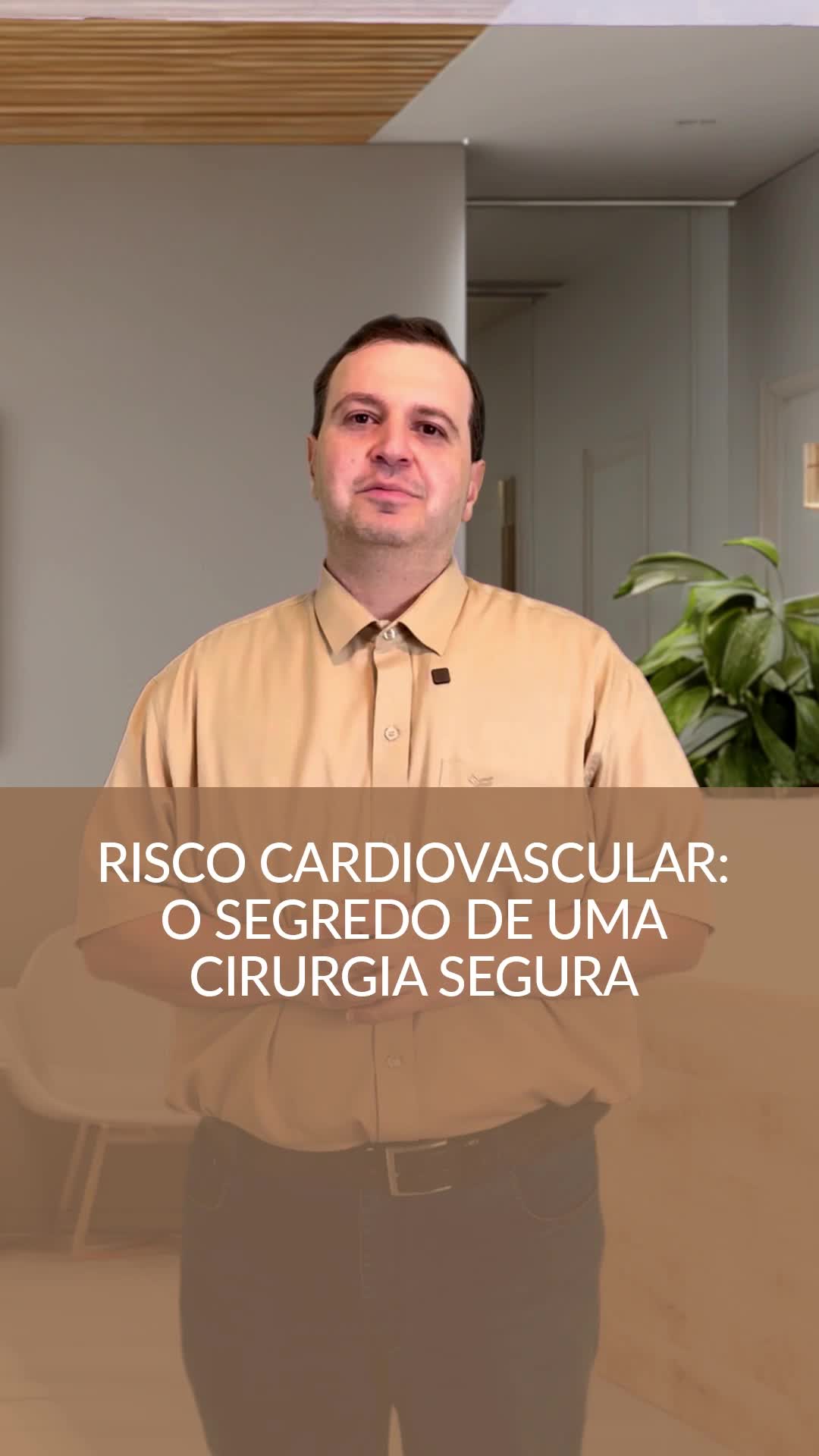 Segurança e precisão: o sucesso de uma cirurgia de coração começa muito antes do centro cirúrgico. 🏥❤️⚖️
Muitos pacientes me perguntam no consultório como avaliamos o risco cardiovascular para uma cirurgia de grande porte. Por mais que tenhamos controle total, toda intervenção cardíaca exige uma preparação minuciosa e individualizada.
Neste vídeo, eu explico os pilares da fase pré-operatória:
🔹 Exames Bioquímicos e de Imagem: Para entender o cenário atual do paciente.
🔹 História Clínica Detalhada: Onde cada antecedente importa.
🔹 Individualização: Cada pessoa é única e exige um protocolo de risco específico.
O meu dever é garantir que você chegue ao momento da cirurgia com o máximo de preparo e o mínimo de risco possível. Assista ao vídeo para entender como funciona essa avaliação.
👇 Você ou alguém da sua família está se preparando para uma cirurgia? Deixe sua dúvida aqui nos comentários, vamos conversar.
#DrEdmoGabriel #CirurgiaCardíaca #RiscoCardiovascular #PréOperatório