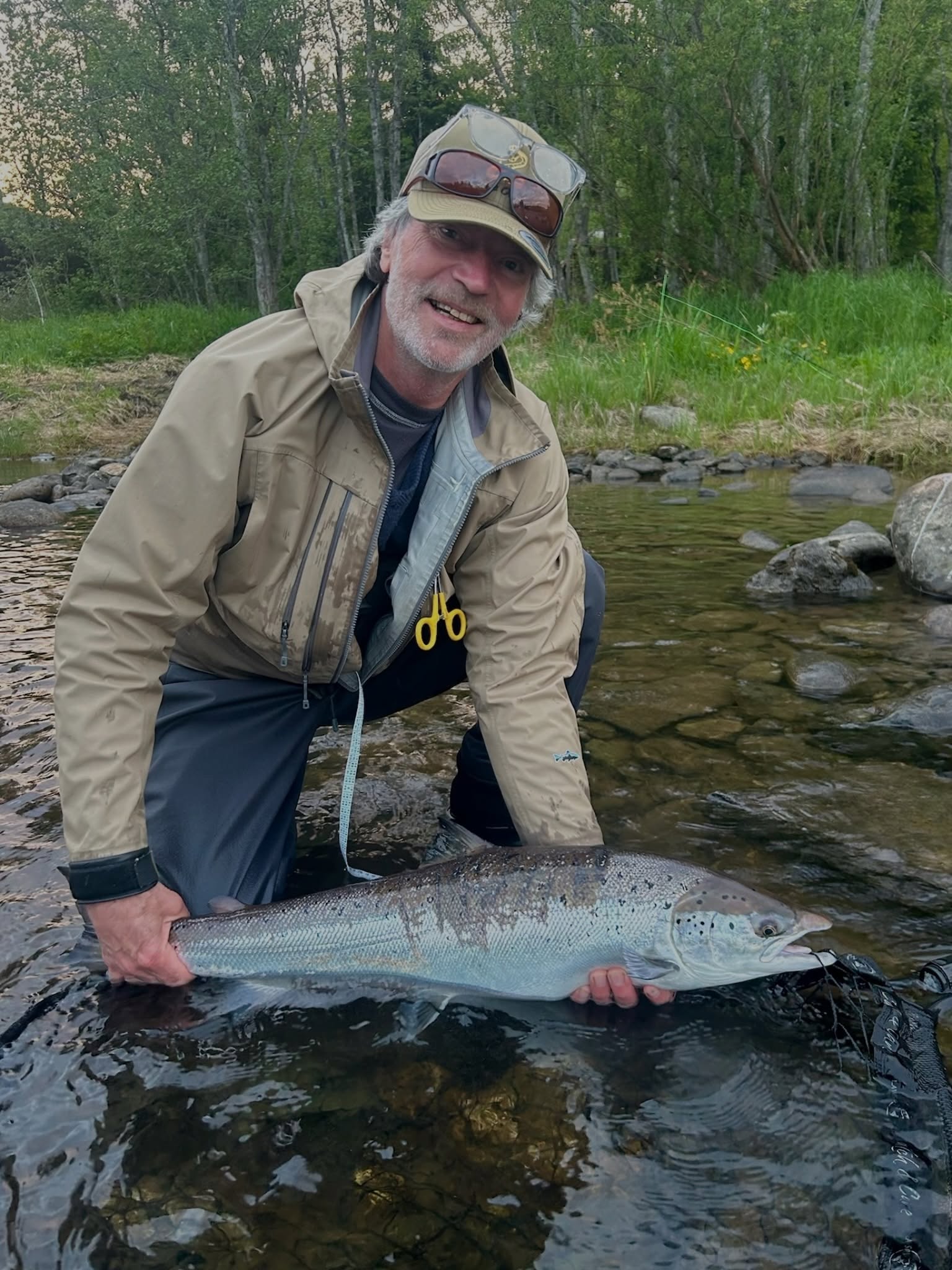 Two salmon in five hours!🎣
On the opening day of the season, June 1st, Hans Kristian landed these two beautiful salmon during the first five hours of the season 🏞️
salmonfishing #salmonfishingnorway #atlanticsalmon #fishingnorway #flyfishing