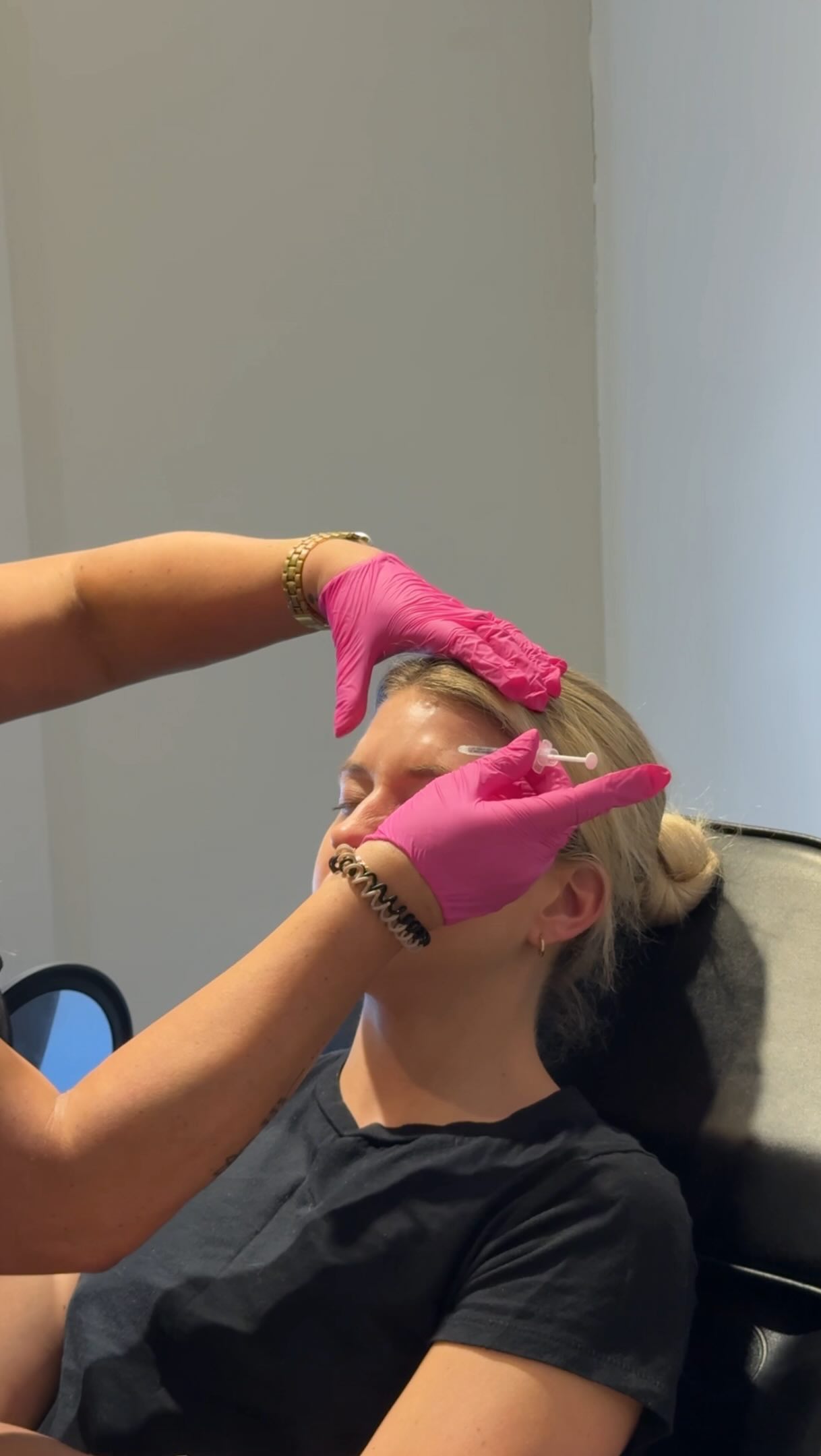 Glass skin is on the way.🪞
Book your next appointment with us and get the summer glow on! 🌟
#glassskin #summerglow #ottawanurseinjector #yowtox #microneedling