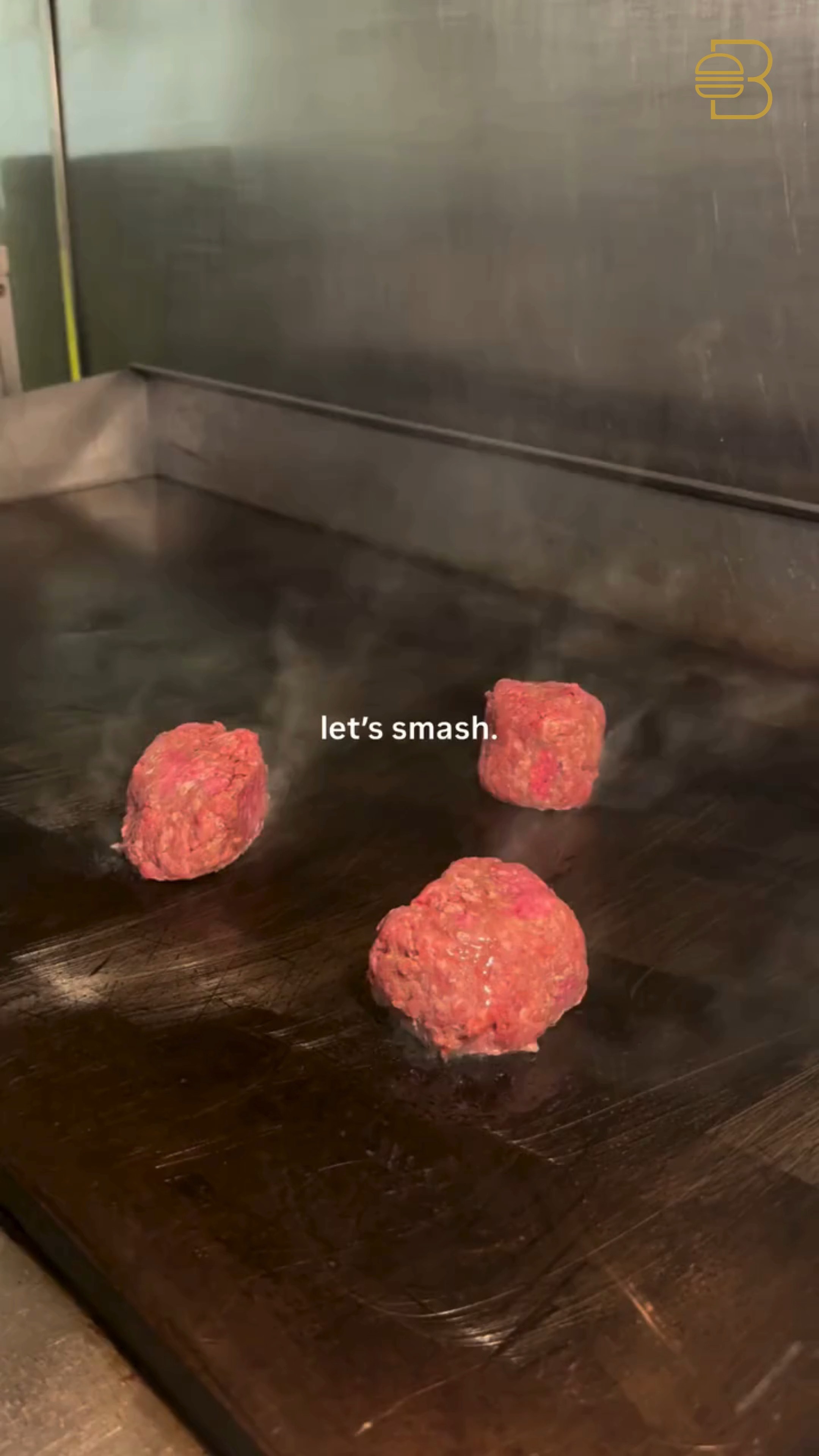 🍔 Fresh, juicy, and perfectly made 😋🔥
Every detail matters in our kitchen 💯
#thebeefclub #brugge #bruggefood #halalburger #smashburger #belgiumeats #foodreels #highlightseveryonefollowers