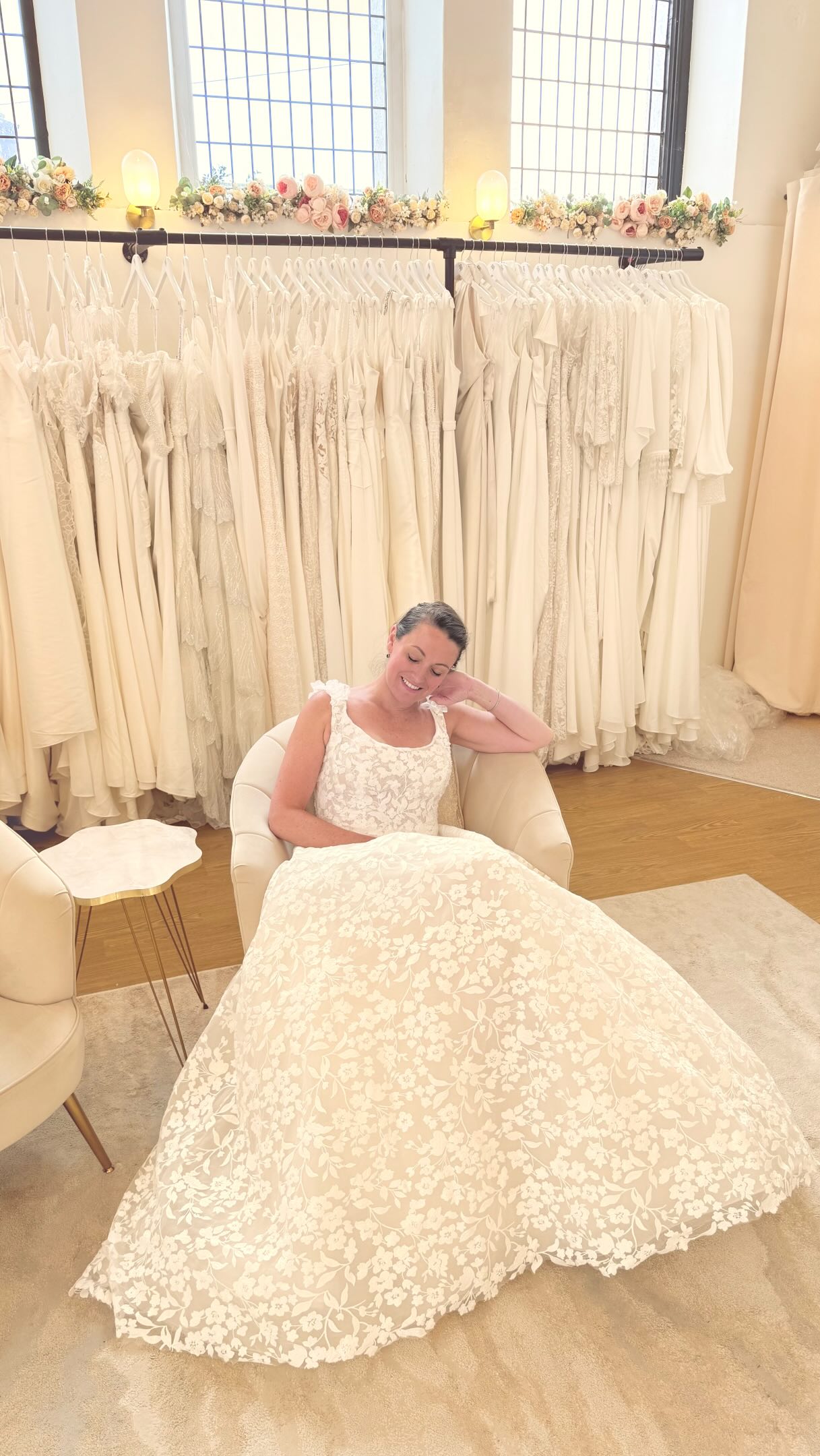One of newest arrivals from the 2027 Rosa Clara collection! 😍😍
Be amongst the first to try this beauty on! Available in the boutique now 💫🤩
#rosaclara #newcollection #yorkshirebridalboutique #sheffieldbridalboutique #engaged