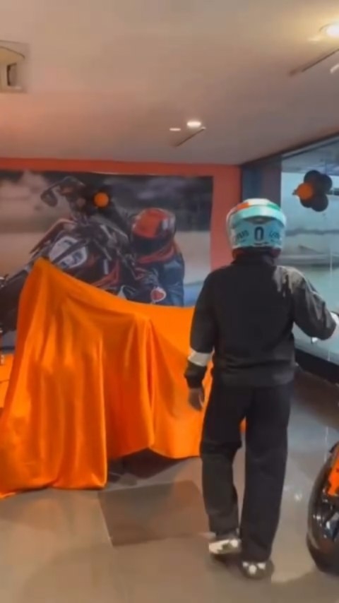 Congratulations safe Ride 🔥❤️🩹
@__dinesh.official_
New journey starts with KTM duke
Safe Ride & all d best to you
Thanks for purchasing at KTM ADYAR🙏🏻👍🏻
@ktm_india @ktm_pallavaram @ktm_ashokpillar @tambaramktm @jaiktmproxp @ktmporur56 @ktmporur56 @ktm_omr @ktmfactoryracing @ktm_sungambypassroad #in #interiør #ktmofficial #ktmindia
@ktm_india @ktm_pallavaram @ktm_ashokpillar @tambaramktm @jaiktmproxp @ktmporur56 @ktmporur56 @ktm_omr @ktmfactoryracing @ktm_sungambypassroad #in interiør ktmofficial ktmindia
LikeShareComment SaveThisPost
SharelfYouAgree DoubleTap|fYouRelate viralvideo foryou instadaily
instagrowth explore igreach
